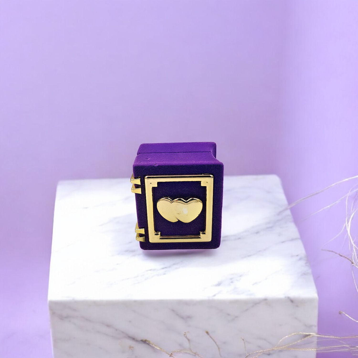 écrin-cadeau-a-bijoux-en-velours-avec-cœur-or