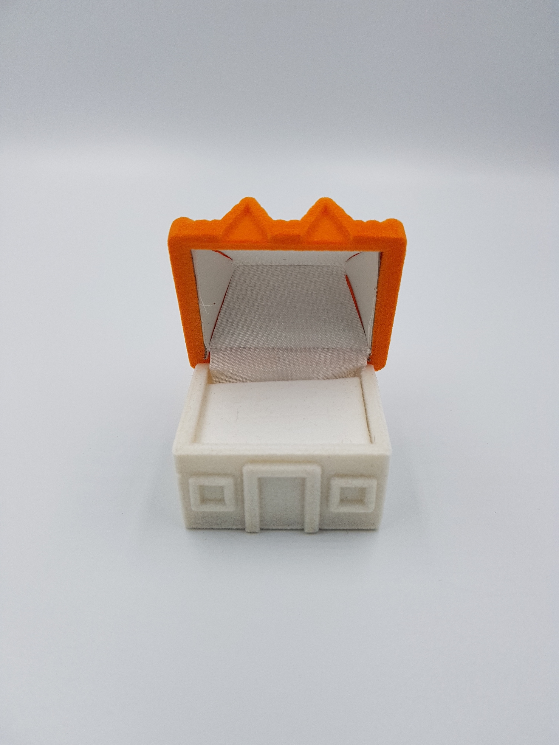ecrin-a-bijoux-enfant-pendentif-maison-orange
