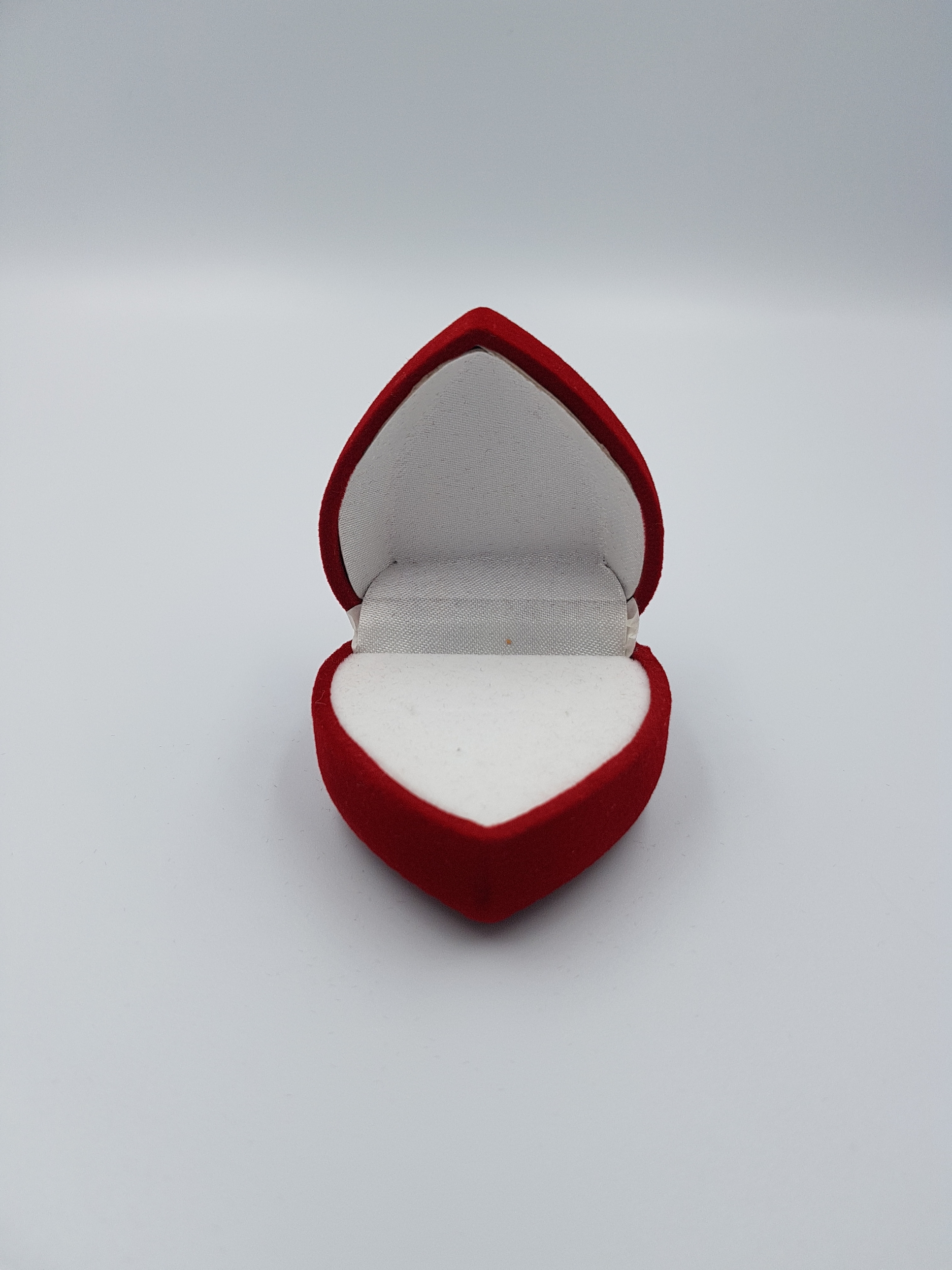 ecrin-a-bijoux-boucles-doreilles-petit-cœur-rouge
