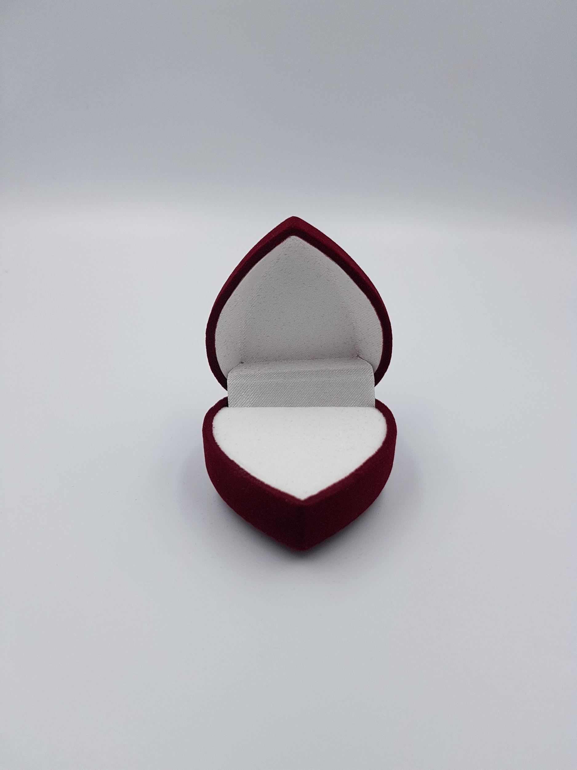 ecrin-a-bijoux-pendentif-petit-cœur-bordeaux