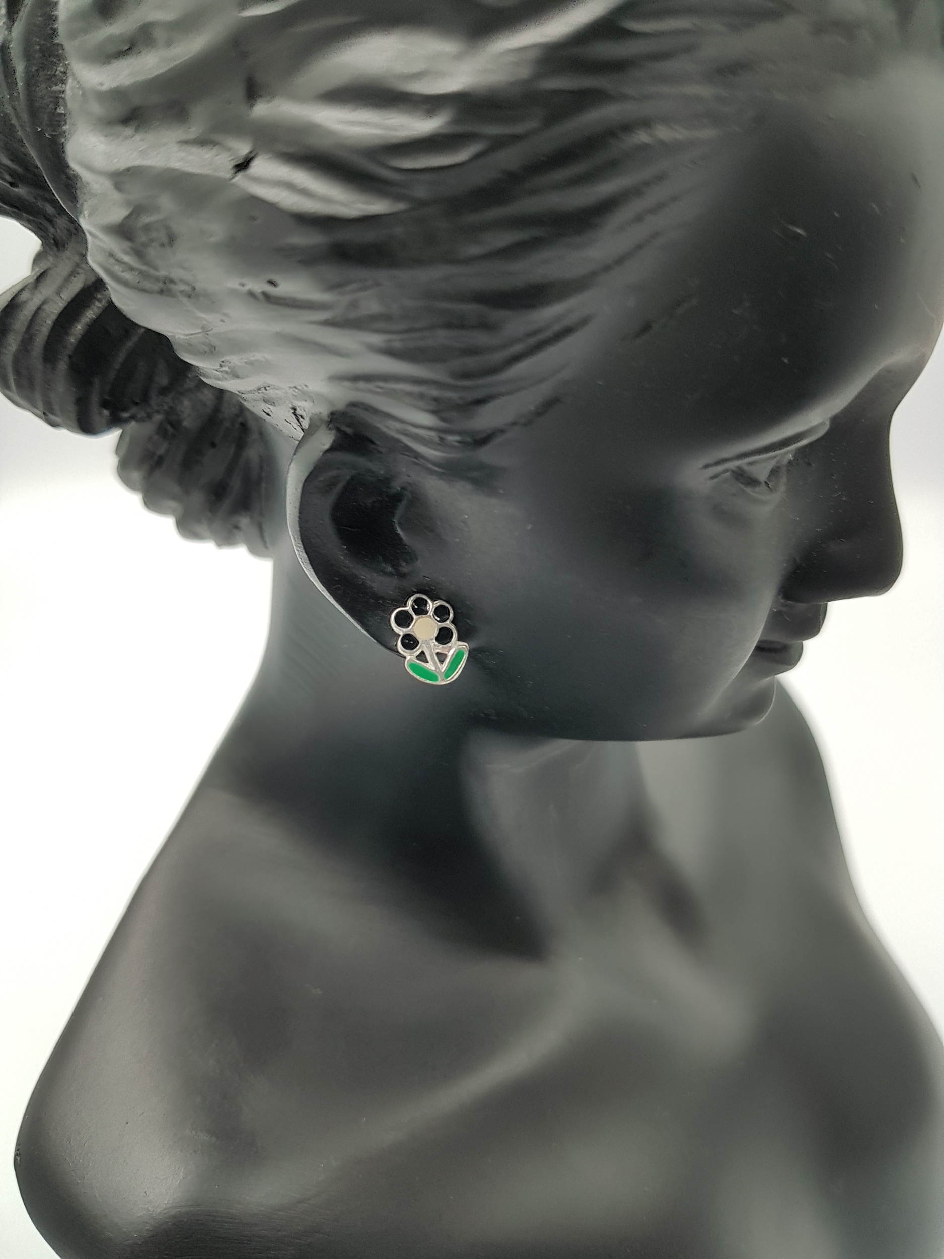 boucle-d-oreille-fleur-enfant-email-argent-blanc-noir-vert