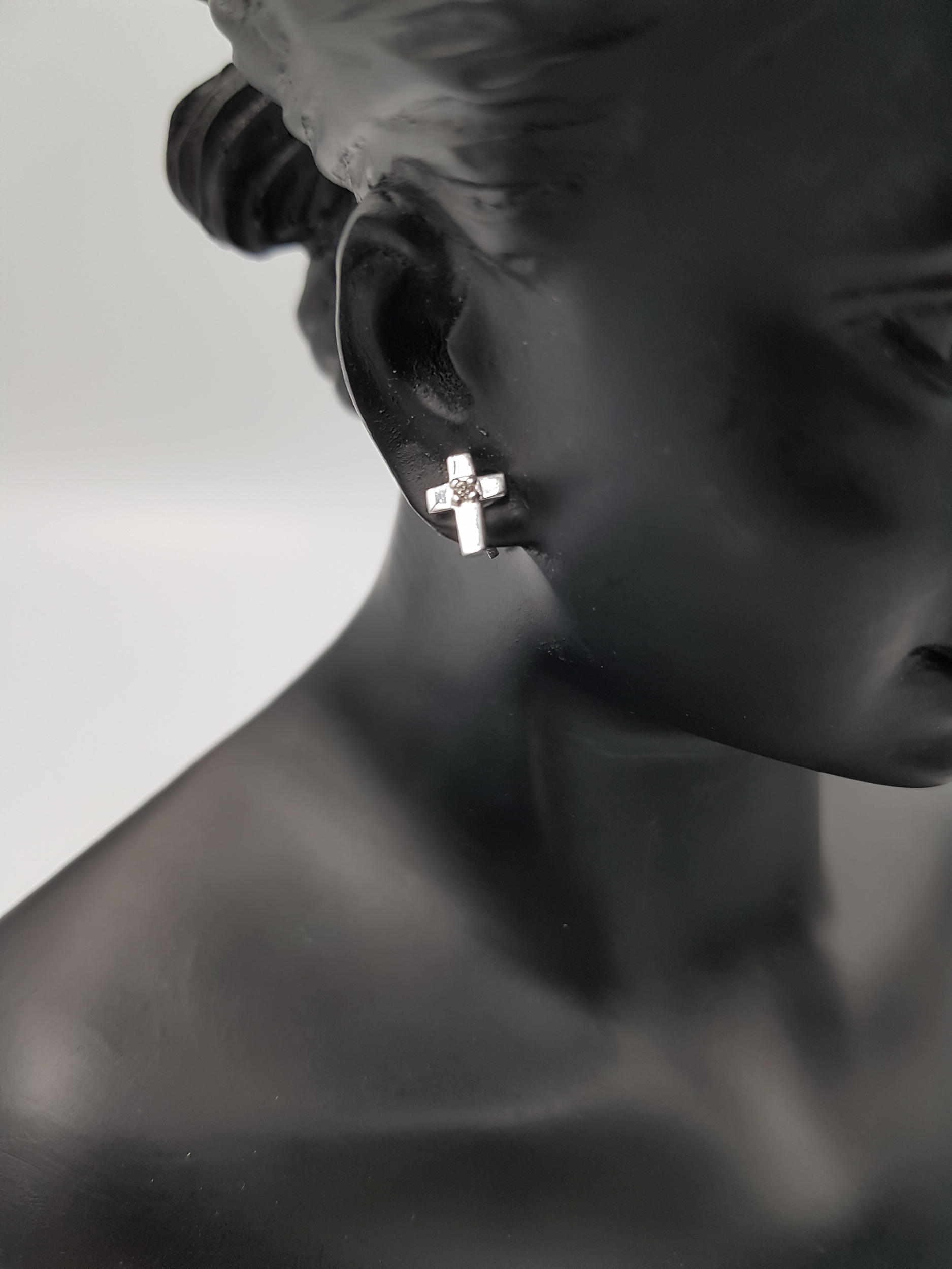boucle-d-oreille-enfant-clou-croix-argent-zircon-blanc