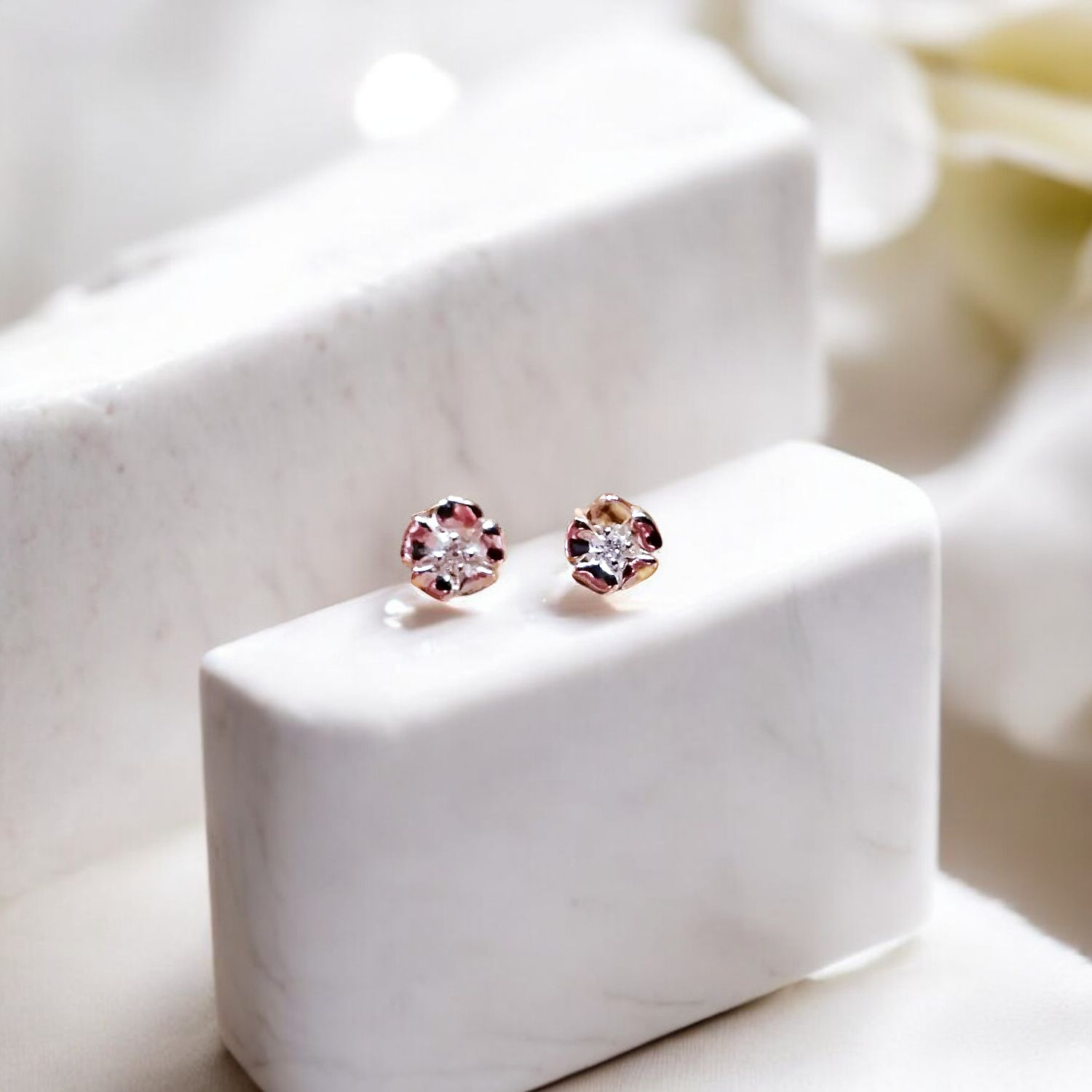 boucles-d-oreilles-fleur-argent-diamantee