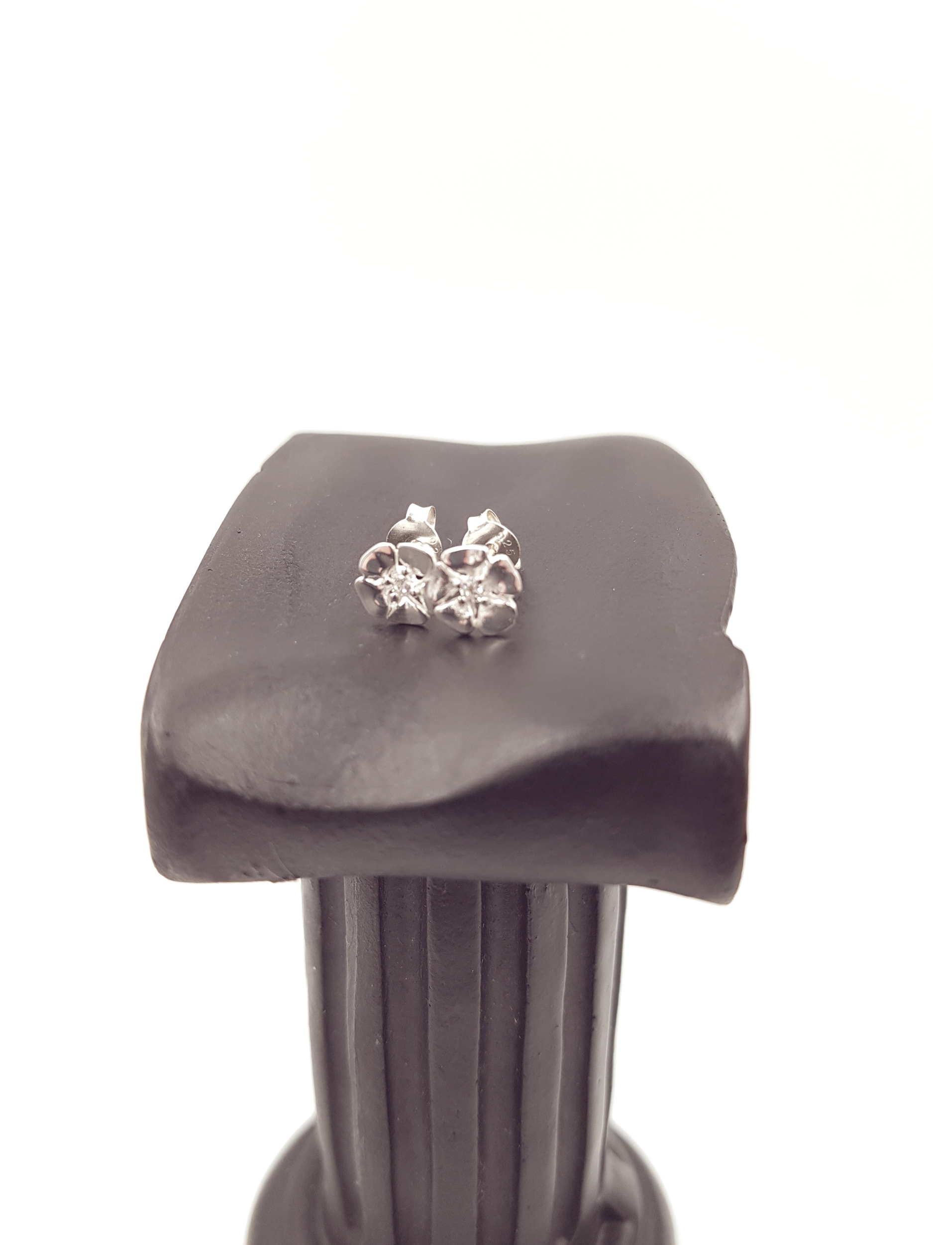 boucles-d-oreilles-enfant-fleur-argent-diamantee