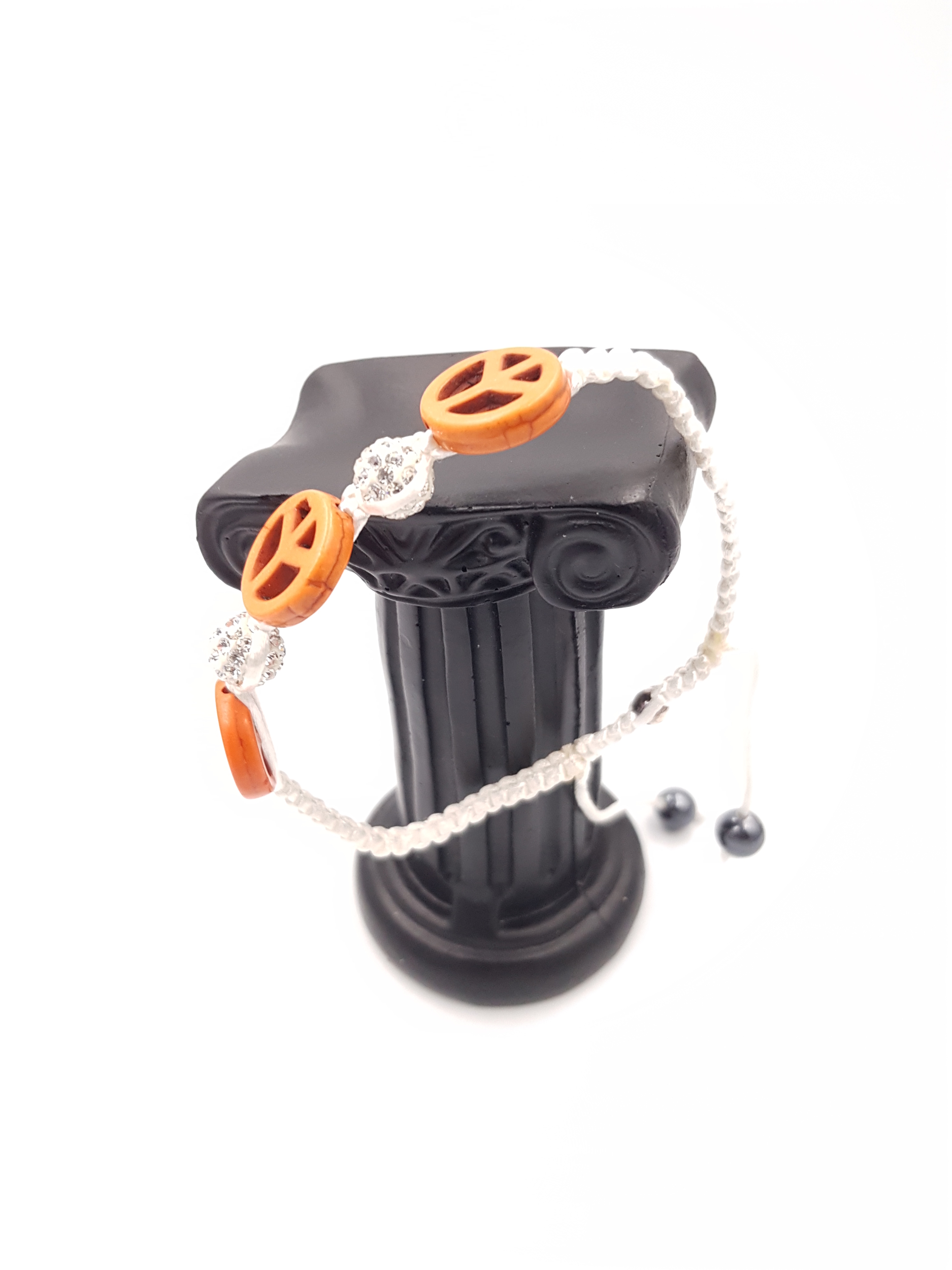 bracelet-signe-de-paix-resine-orange-style-boheme-soie-perle-argent
