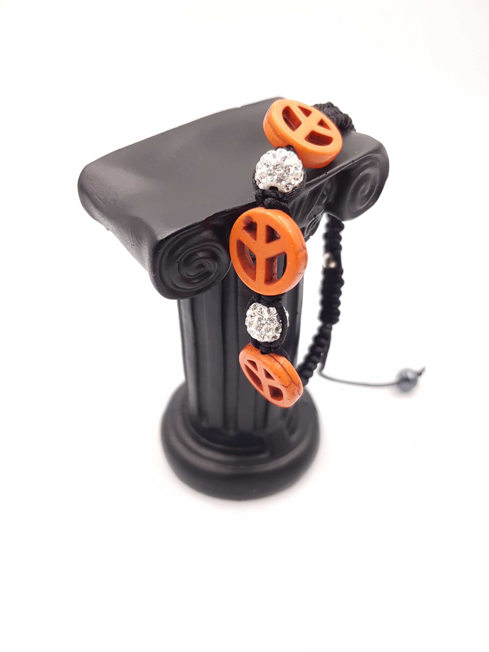 bracelet-signe-de-paix-style-boheme-resine-soie-noir-perle-argent