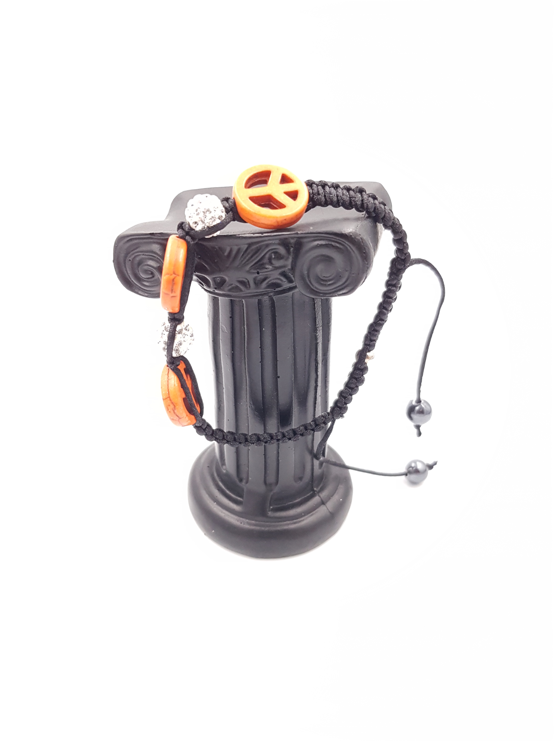 bracelet-signe-de-paix-style-boheme-resine-orange-soie-perle-argent