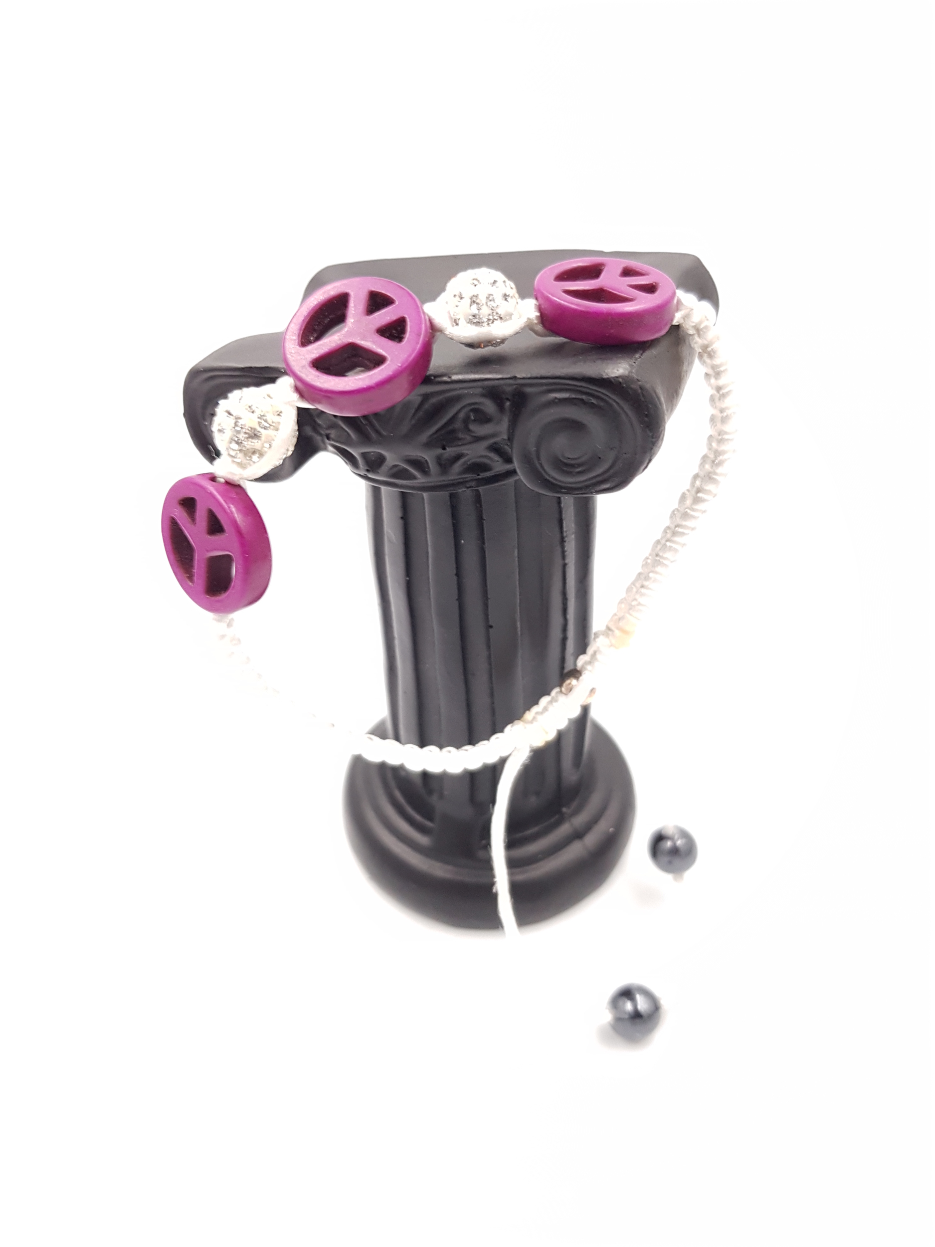 bracelet-signe-de-paix-style-boheme-resine-violette-soie-perle-argent