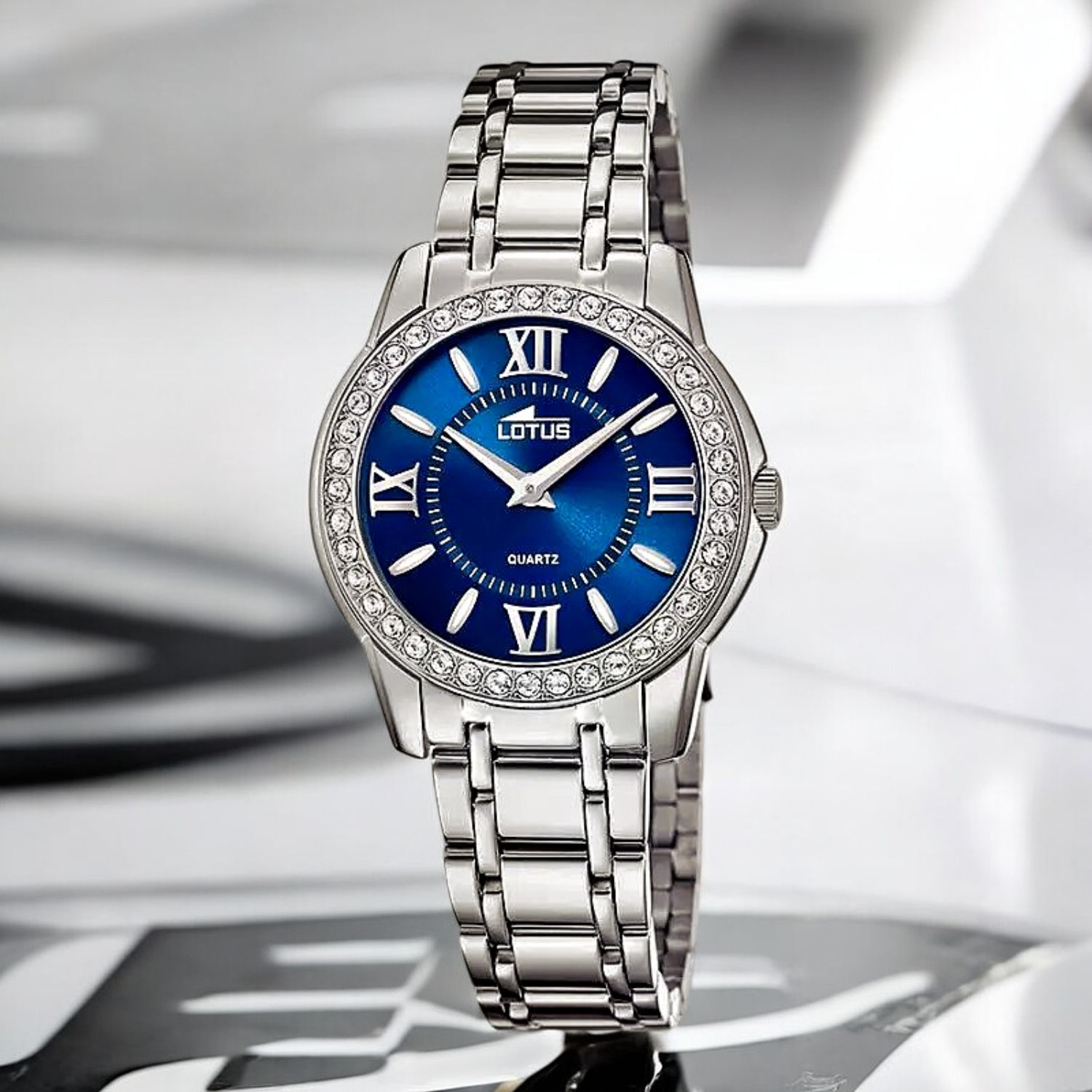 Lotus Bliss 18887_4-montre-bracelet-acier-femme-cadran-bleu-cristaux
