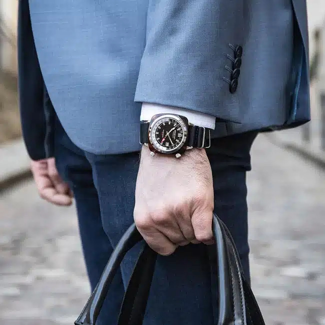 montre-Briston-Clubmaster-Traveler-GMT-automatique-acetate-noir-19842-SA-T-1-NB