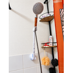 Douche moderne et étagère de bain