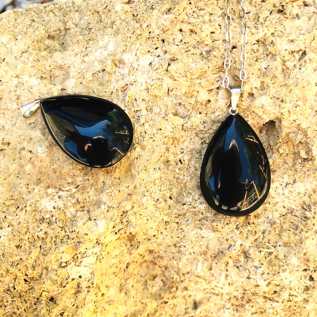 Pendentif-onyx-noir-goutte-pierre-naturelle-pierres-du-monde-vosges-12