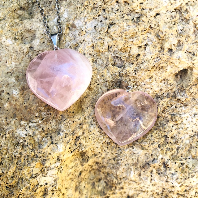Pendentif-quartz-rose-coeur-pierre-naturelle-pierres-du-monde-vosges-12