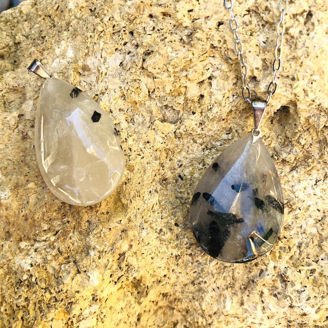 Pendentif-quartz-tourmaline-goutte-pierre-naturelle-pierres-du-monde-vosges-12