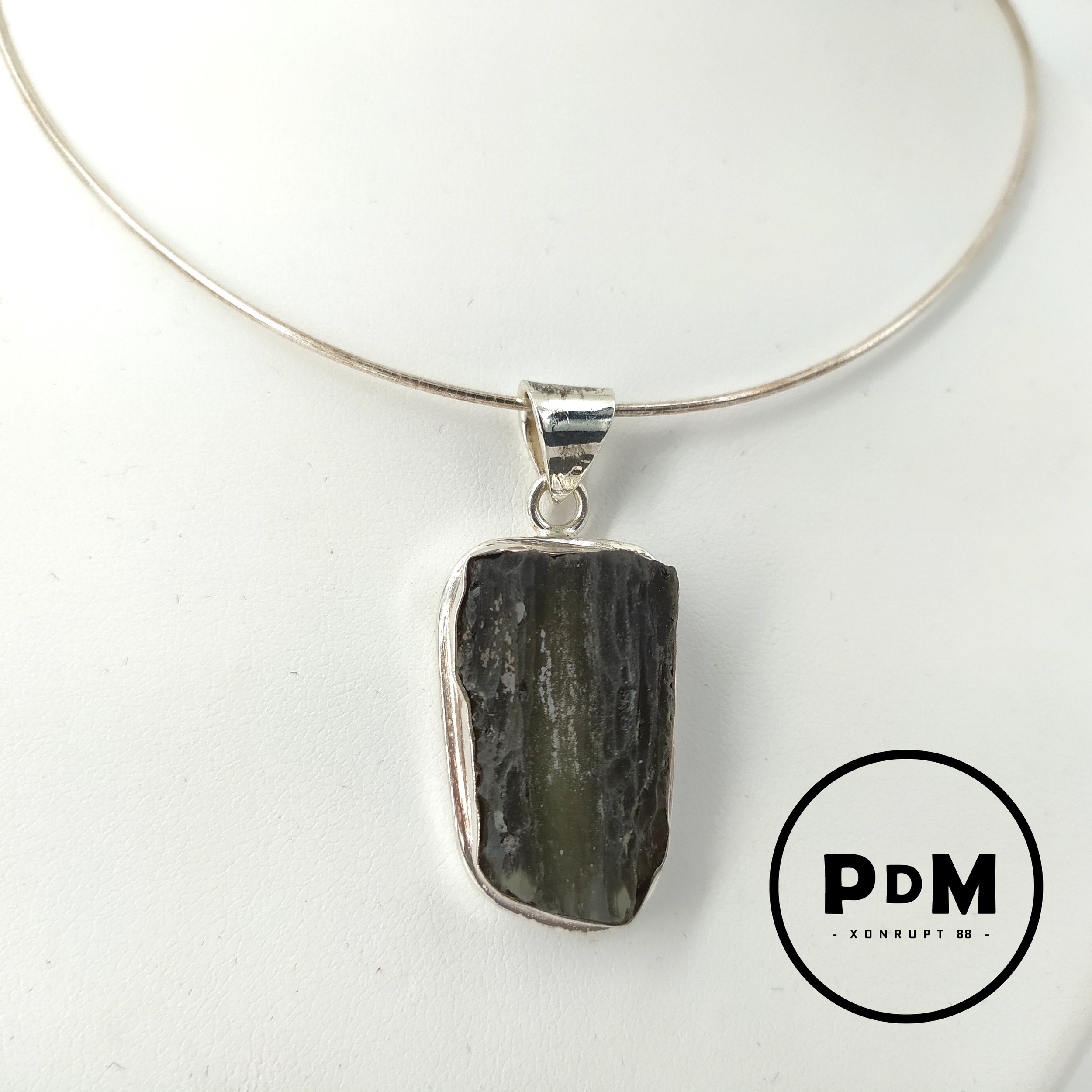 pendentif-moldavite-pierre-naturelle-ornement-argent-pierres-du-monde-vosges-1