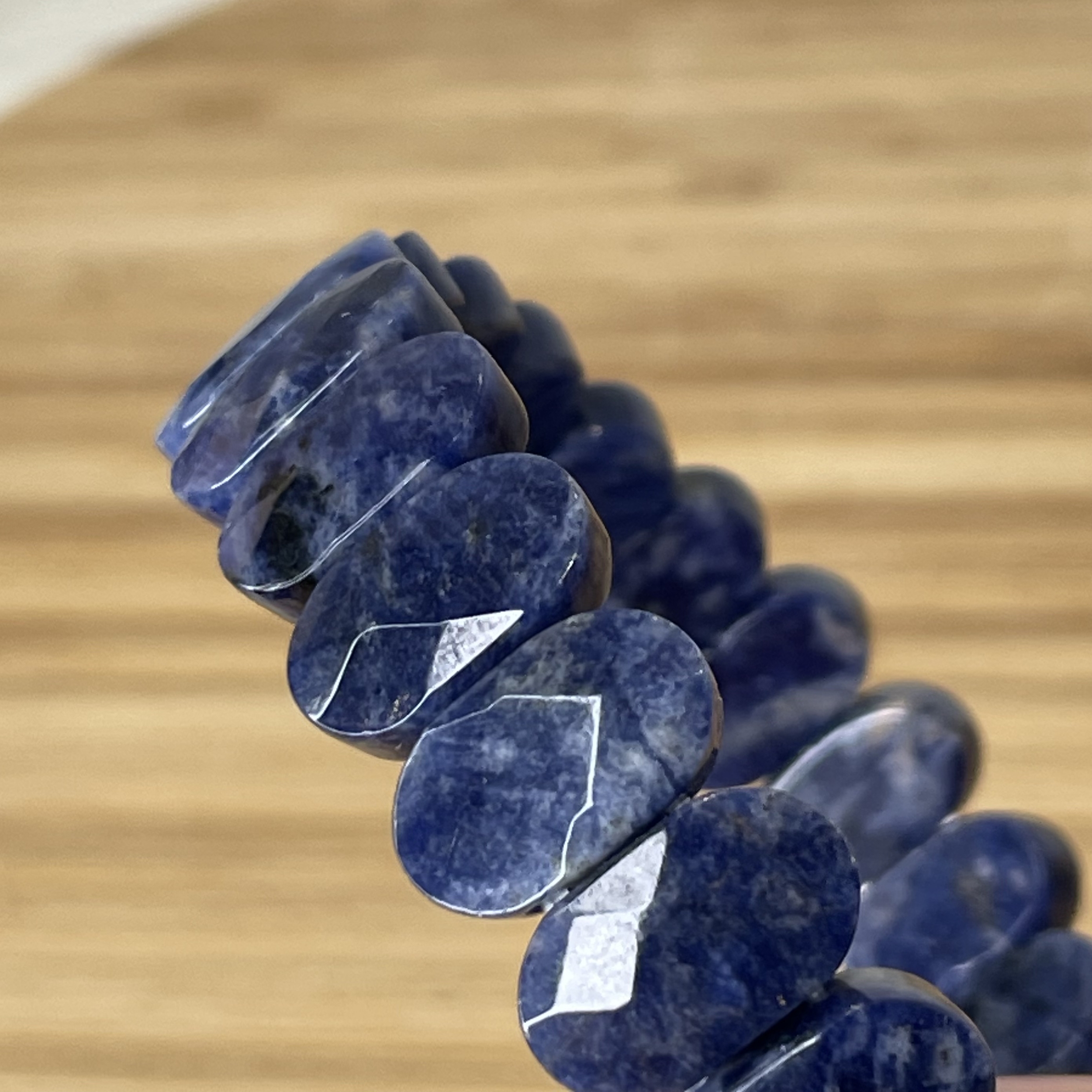 BRACELET-SODALITE-FACETTES-PIERRES-DU-MONDE-VOSGES-11