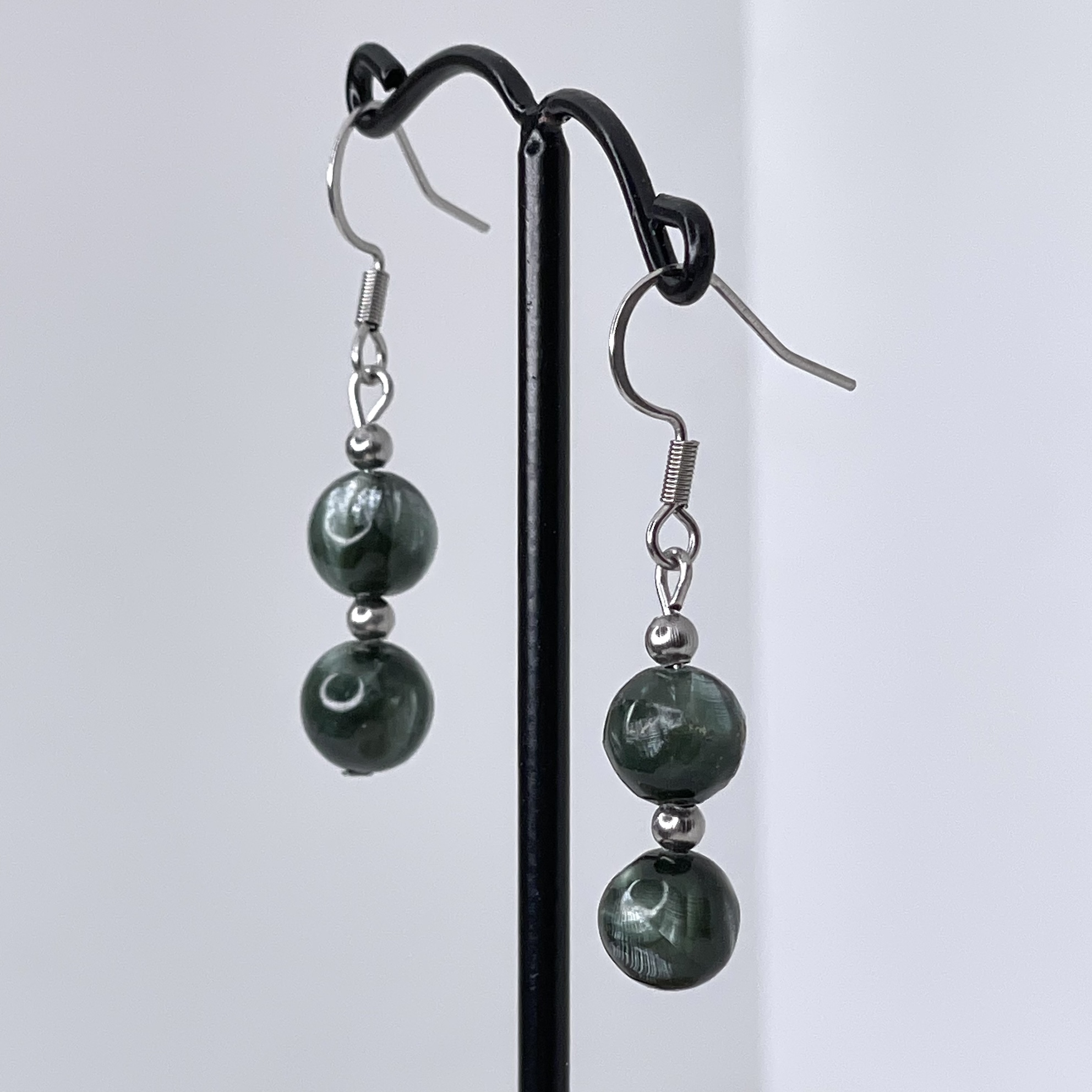 BOUCLES-OREILLES-SERAPHINITE-PIERRES-DU-MONDE-VOSGES-555