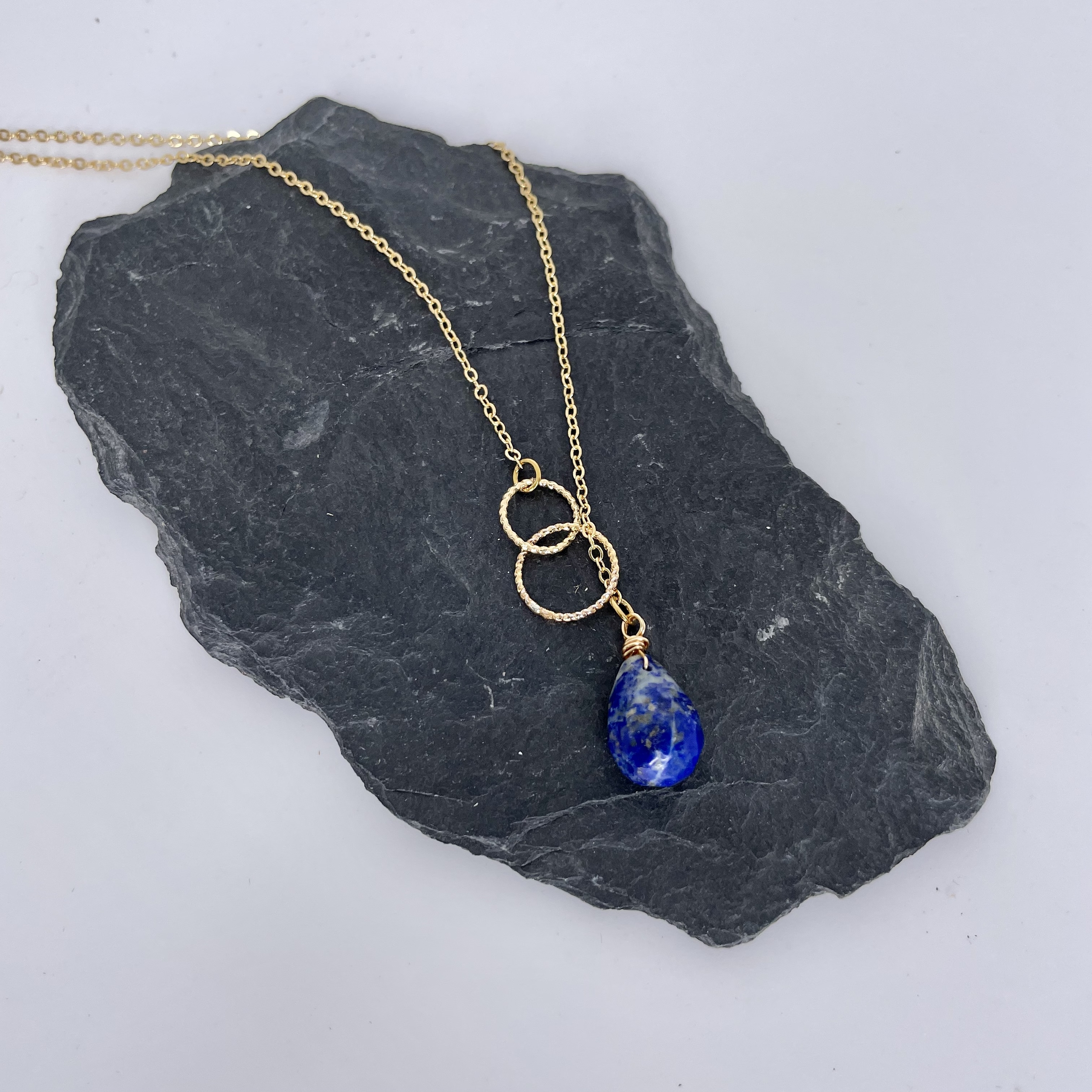 collier lapis lazuli en pierre naturelle forme goutte