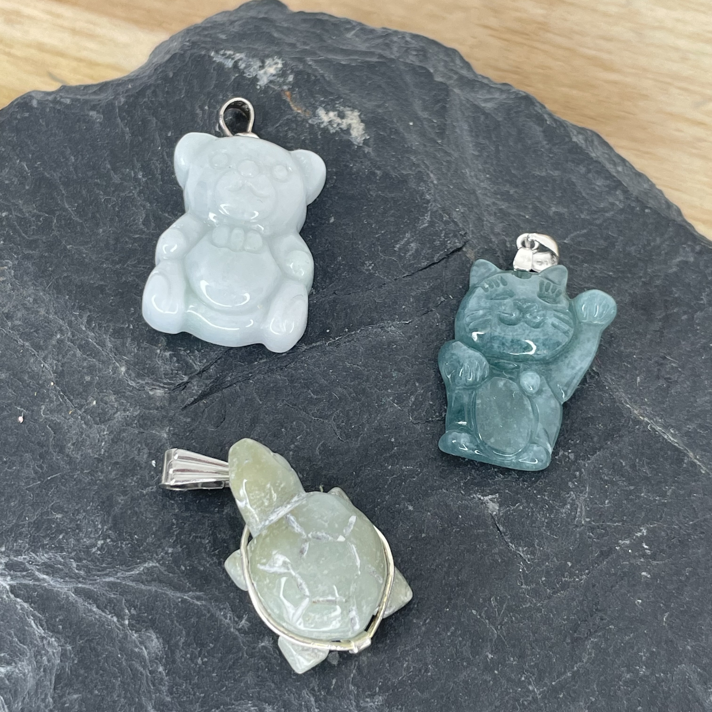 PENDENTIF-JADE-ENFANT-PIERRES-DU-MONDE-VOSGES-7