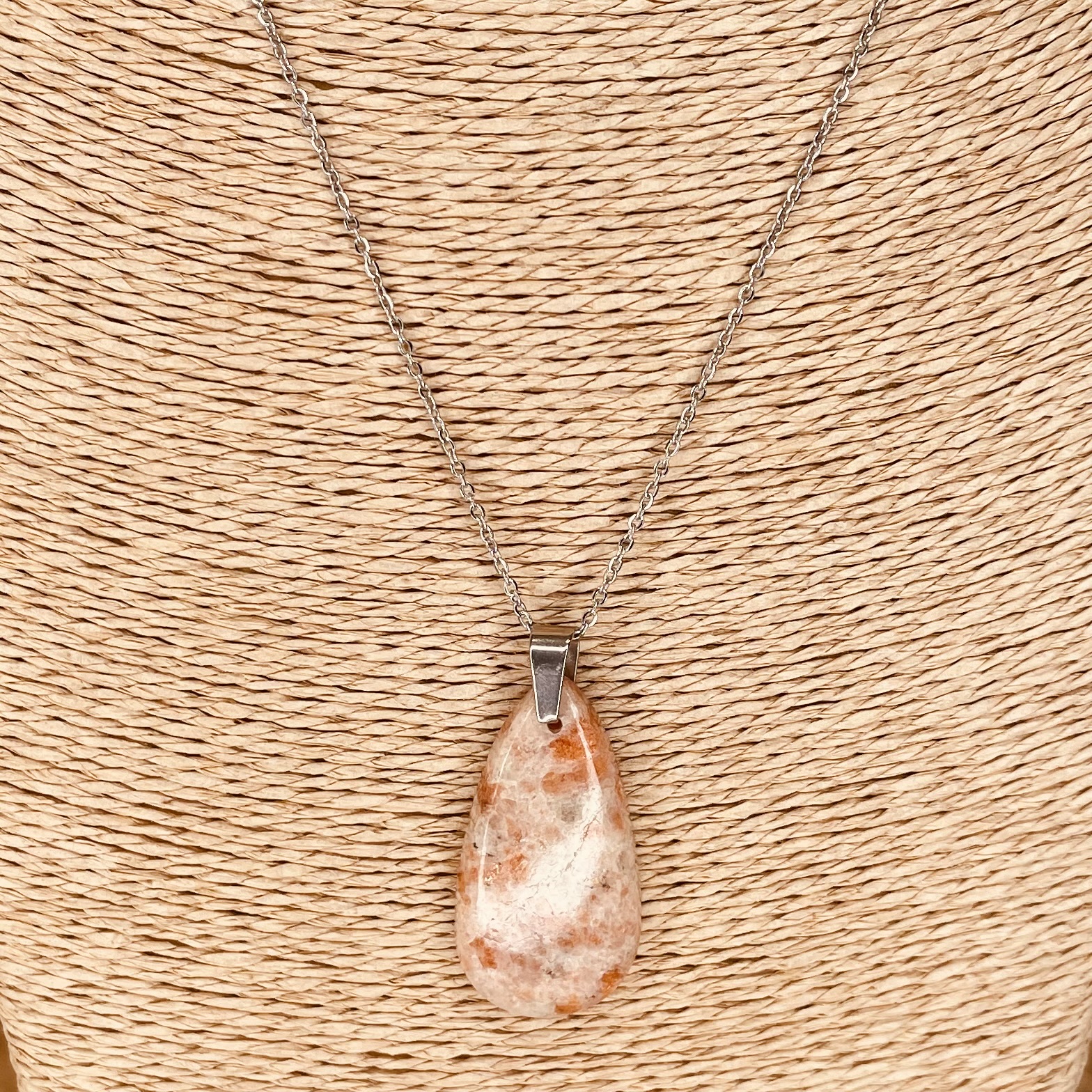 Pendentif pierre de soleil forme goutte bélière acier inoxydable