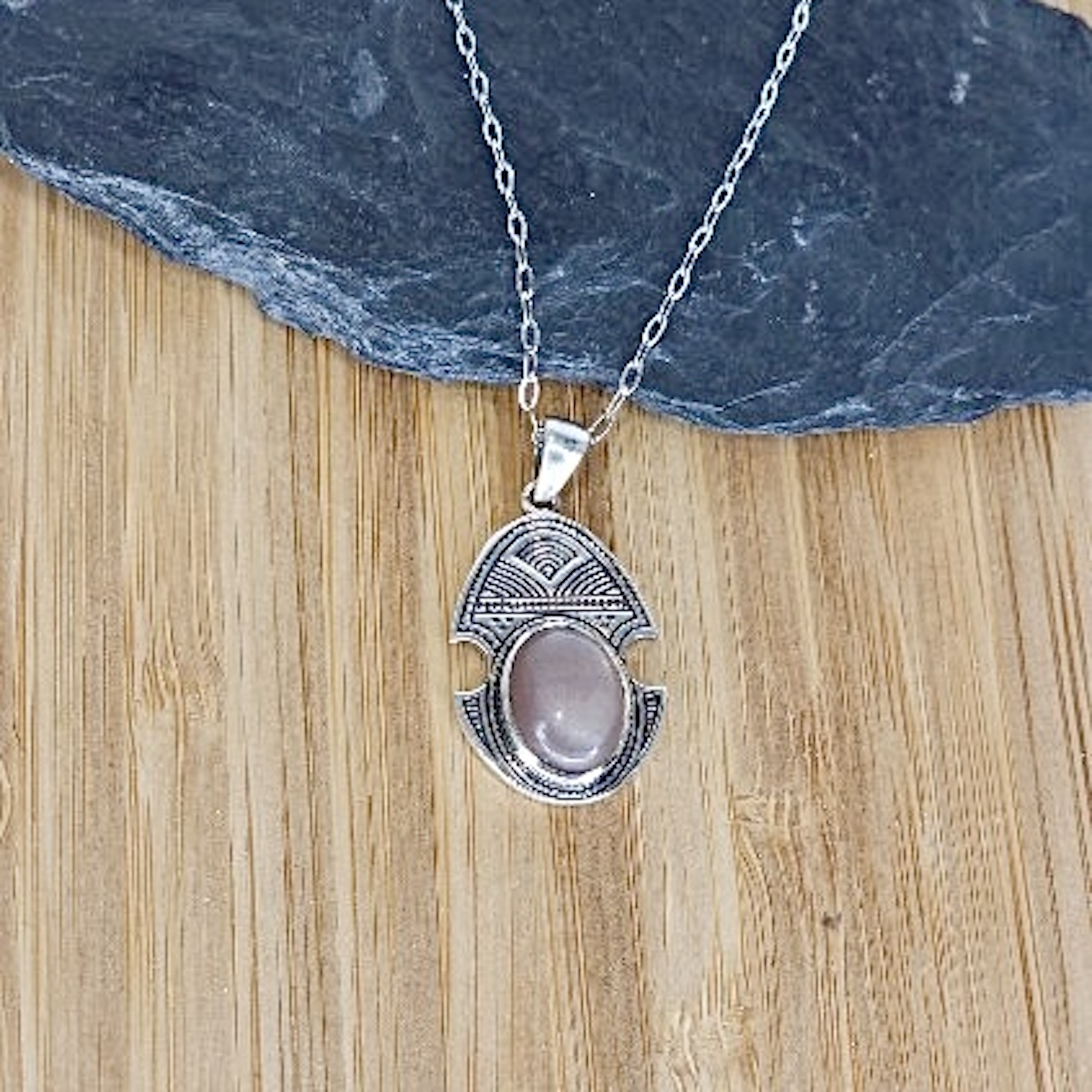 PENDENTIF-PIERRE-DE-LUNE-PIERRES-DU-MONDE-VOSGES3