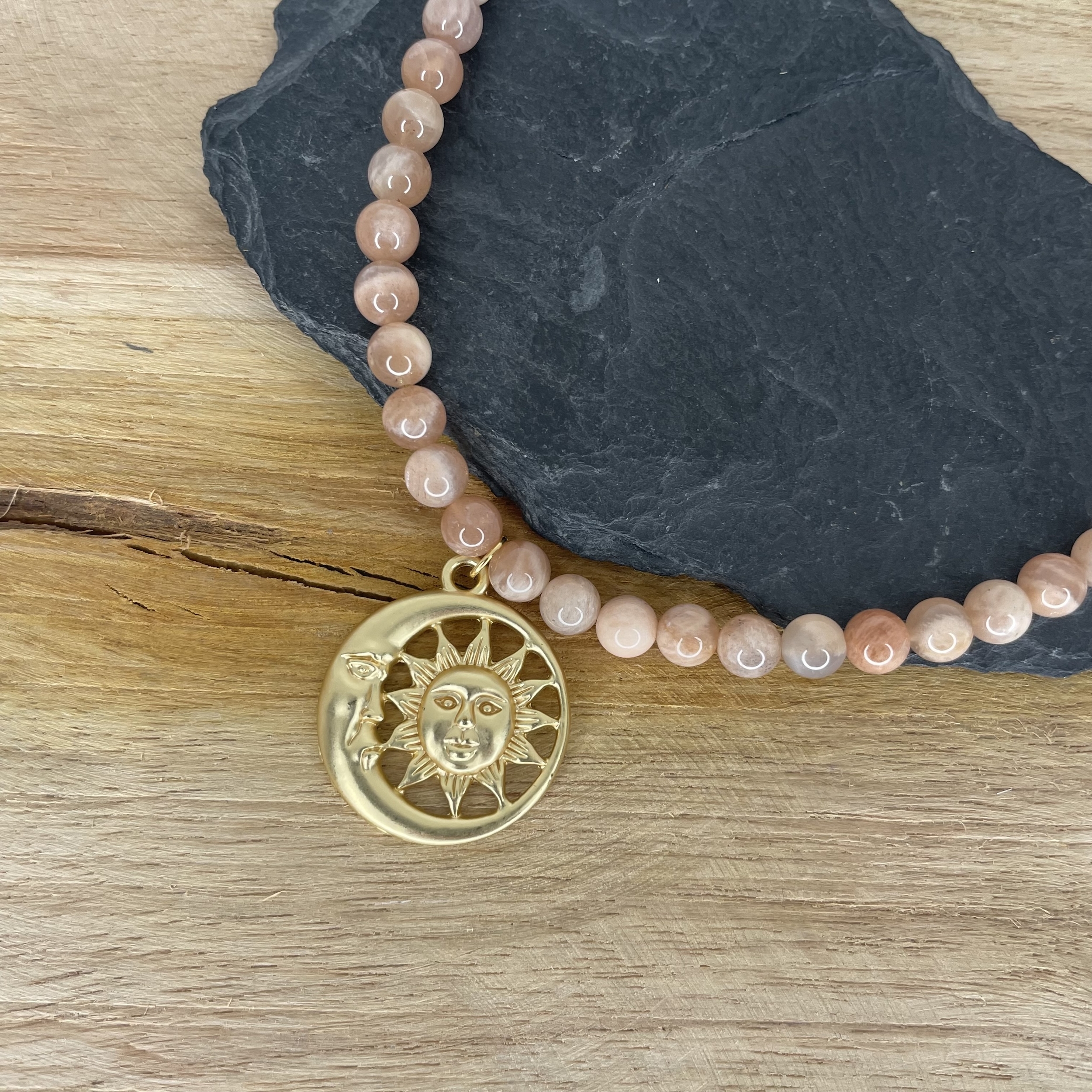 Collier perle pierre de soleil