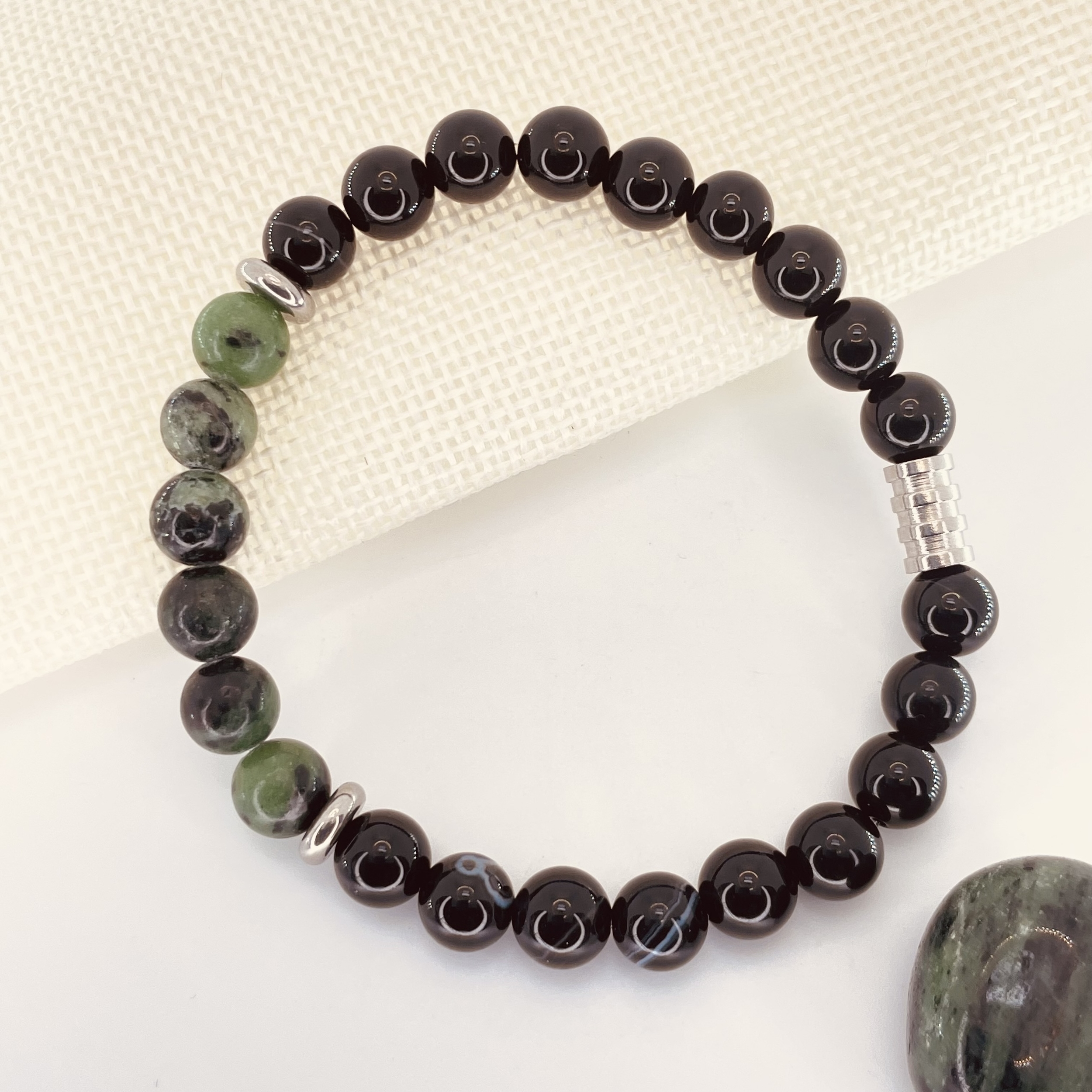 Bracelet titane cintré Homme 3 perles Agate Paon et cuir naturel – Bijoux Titane France