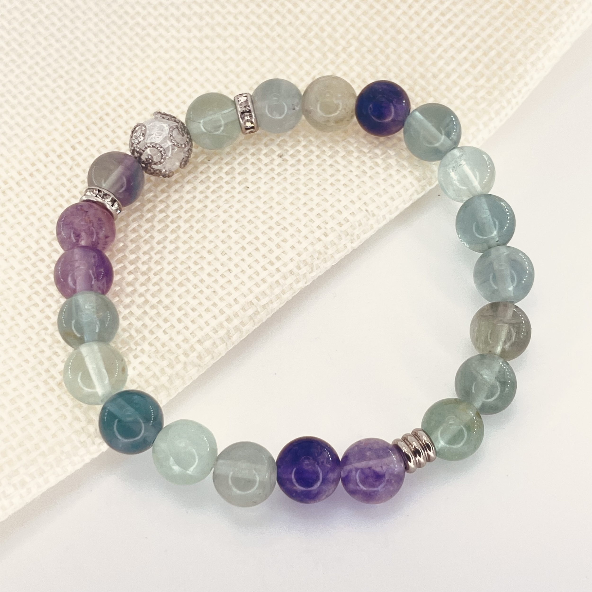Bracelet perles 8mm Fluorine avec perles de quartz craquelé, strass et acier