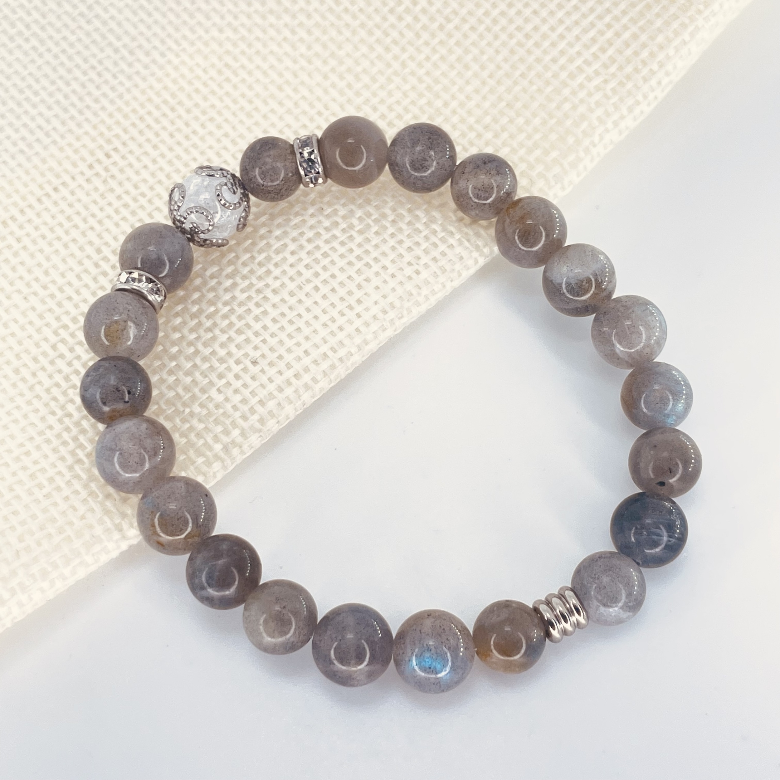 Bracelet perles 8mm Labradorite avec perles de quartz craquelé, strass et acier