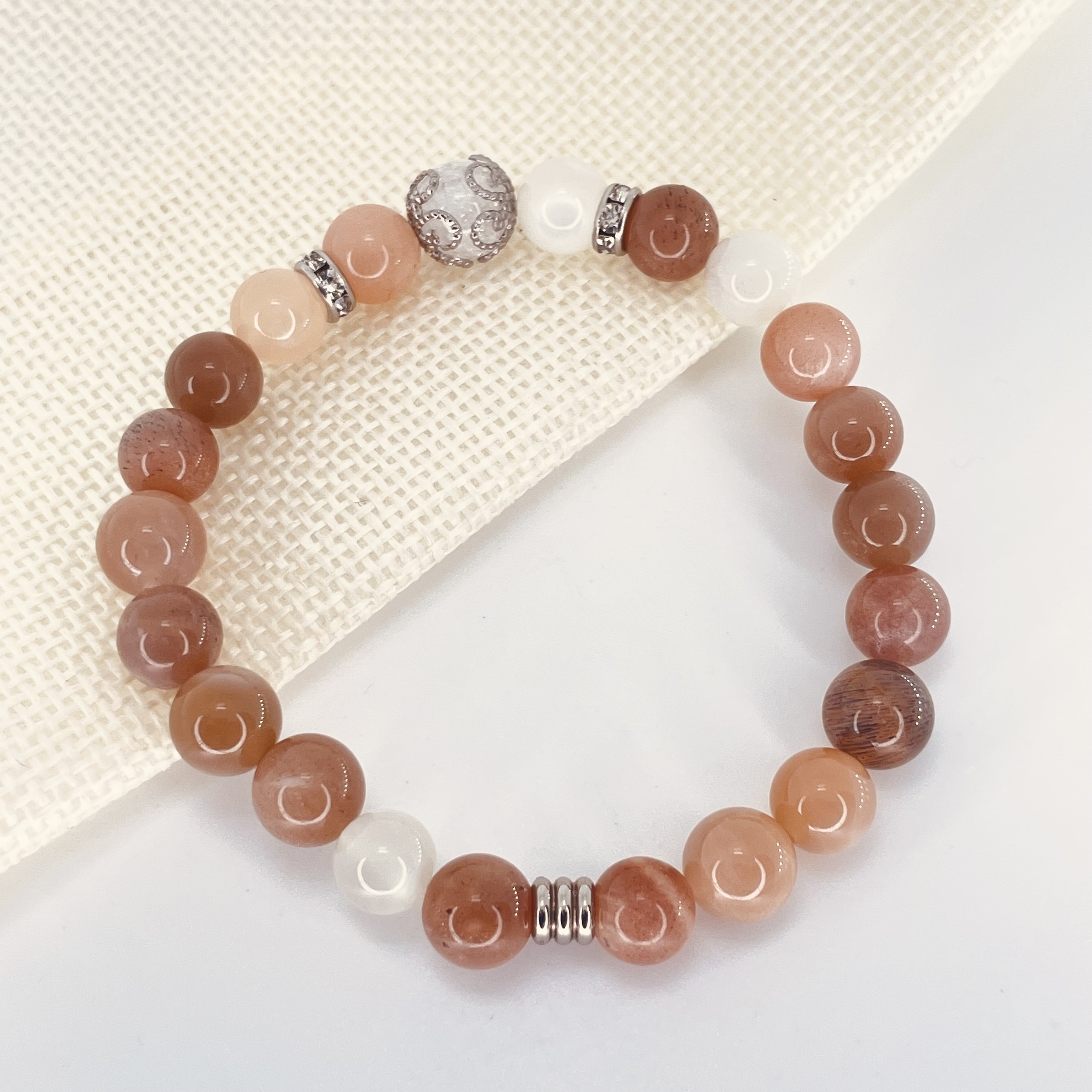 Bracelet perles 8mm Pierre de Lune avec perle de quartz craquelé, strass et acier