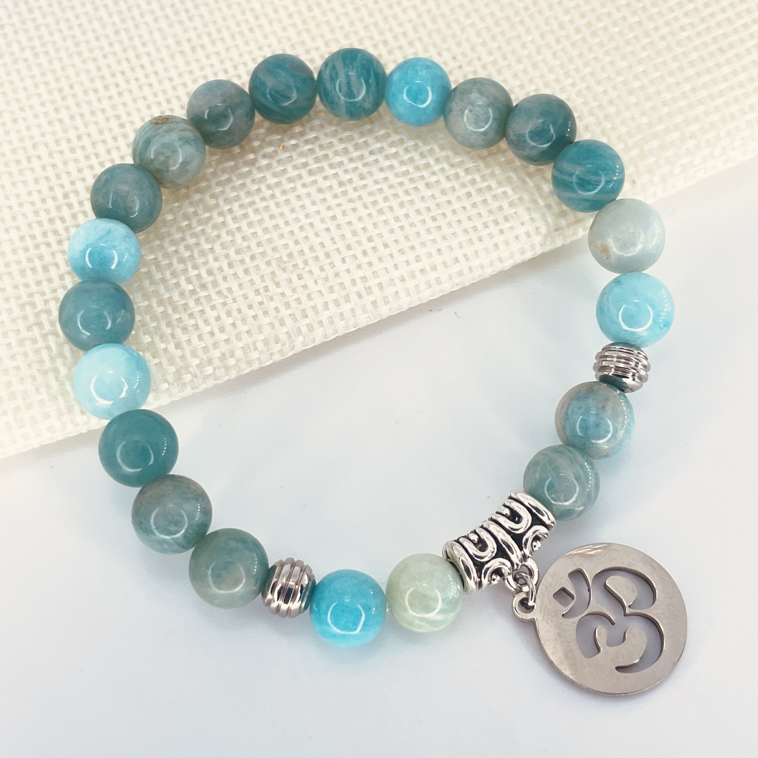 Bracelet Amazonite en pierre naturelle perles 8 mm avec symbole ohm