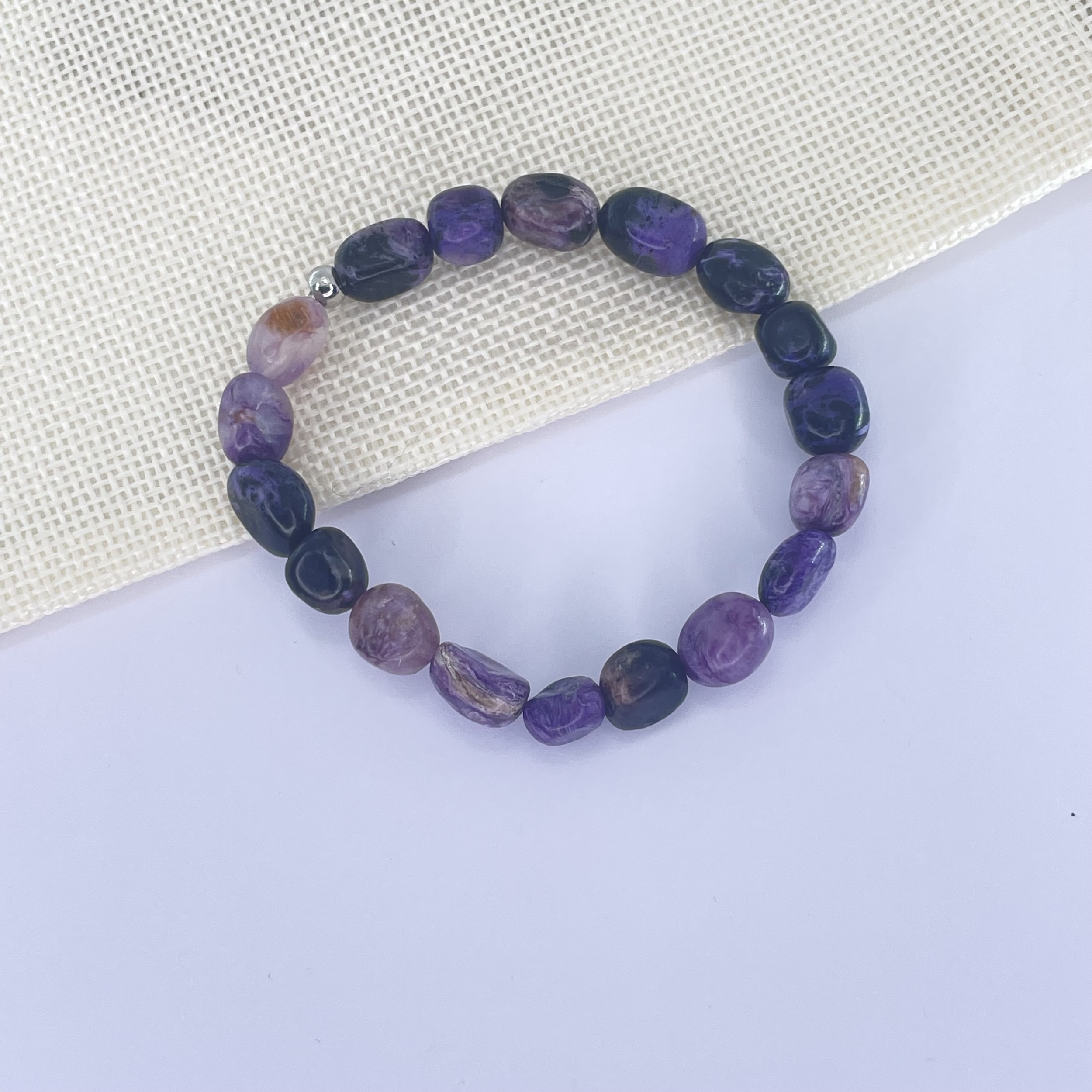 Bracelet charoite en pierre naturelle forme libre