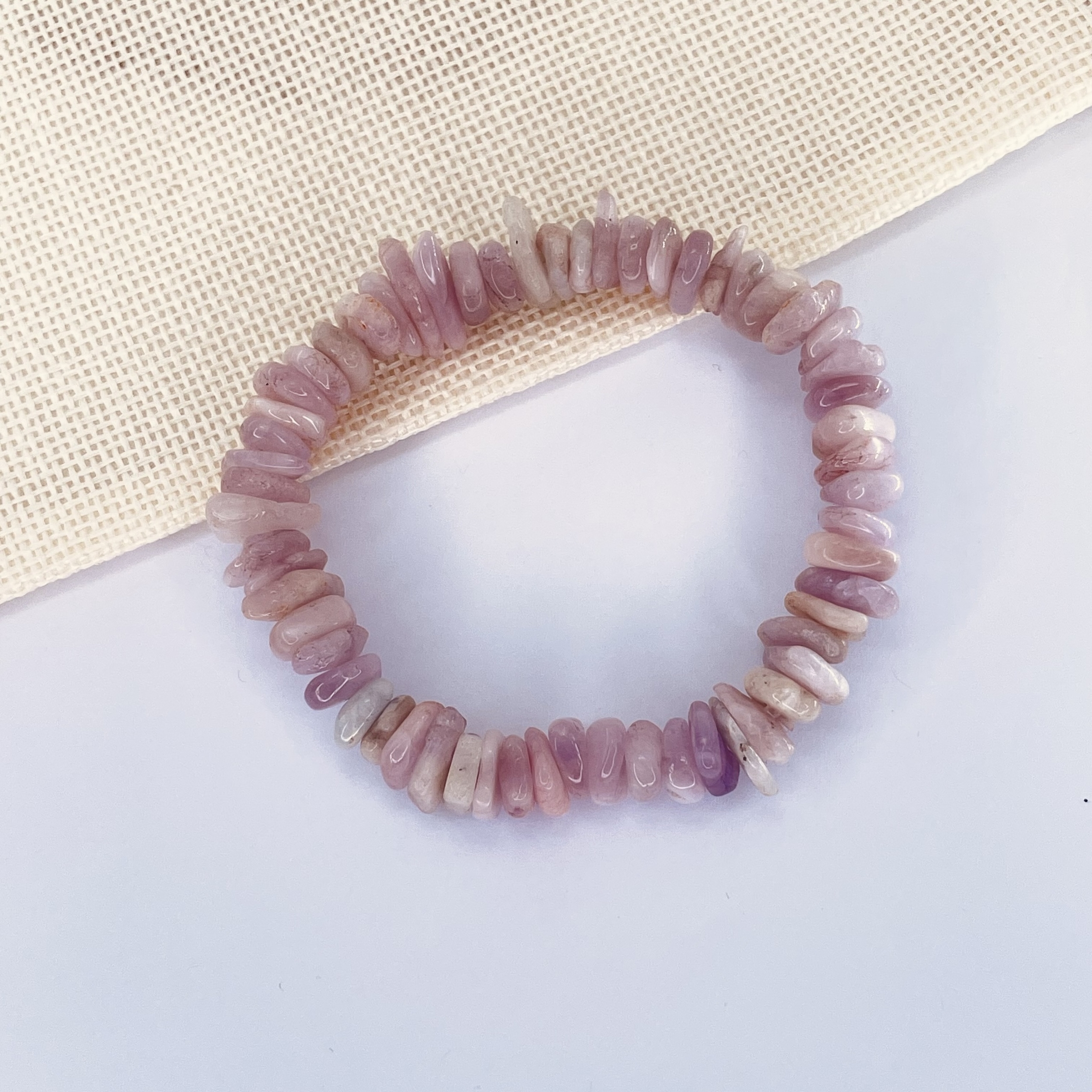 Bracelet baroque en pierres naturelles de Kunzite