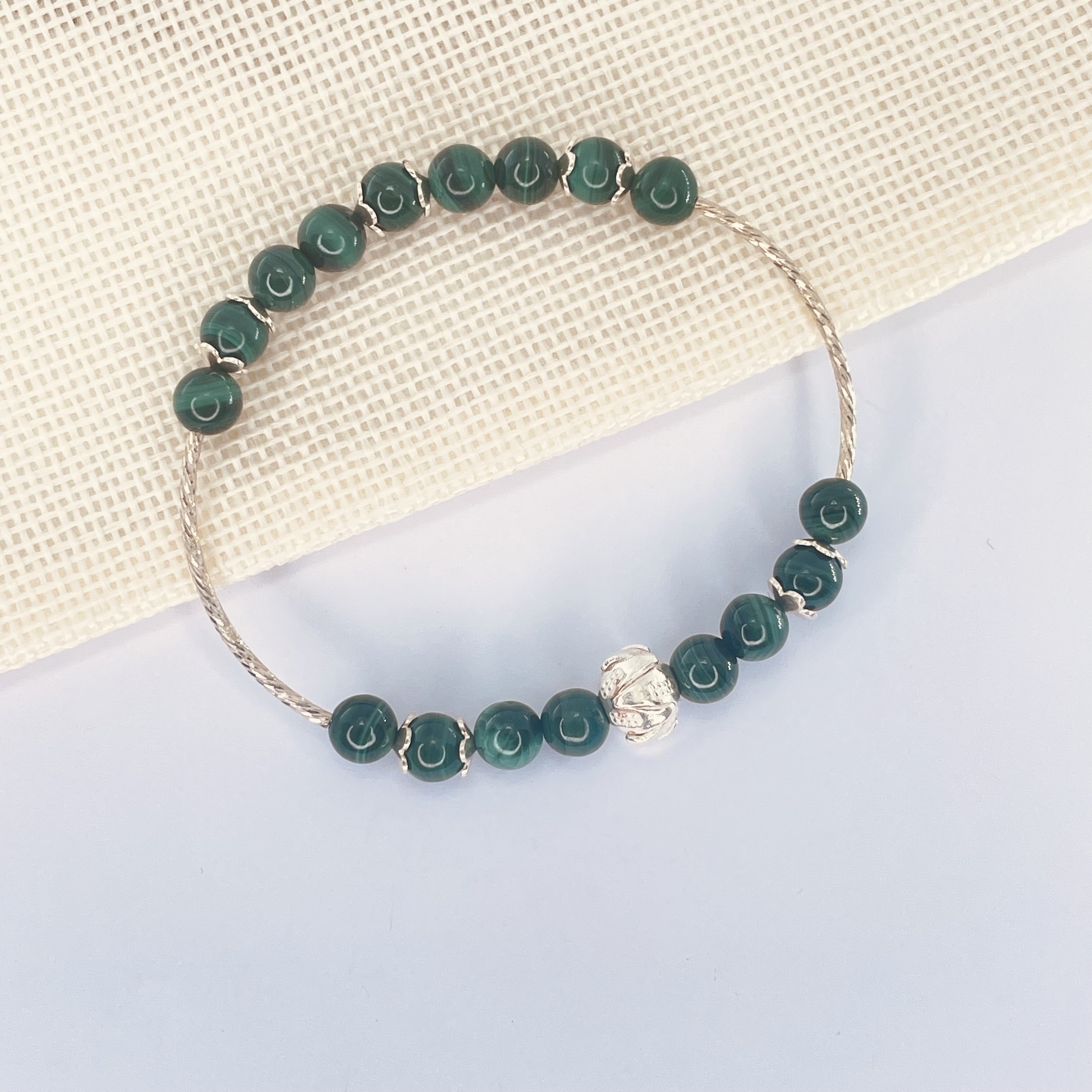 Bracelet Malachite en pierre naturelle perles 6 mm décor et montage argent