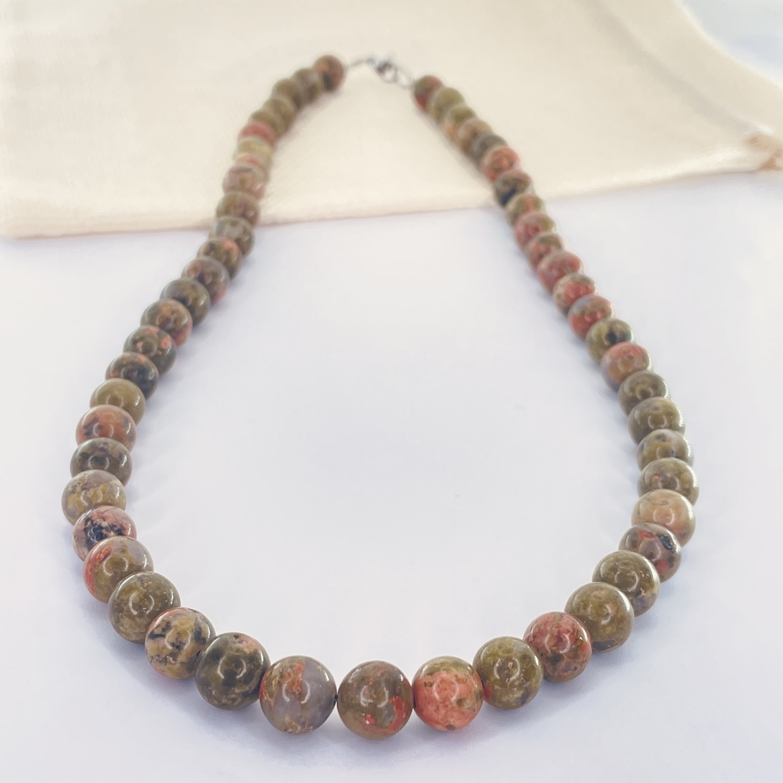 COLLIER-UNAKITE-PERLE-8MM-PIERRES-DU-MONDE-VOSGES