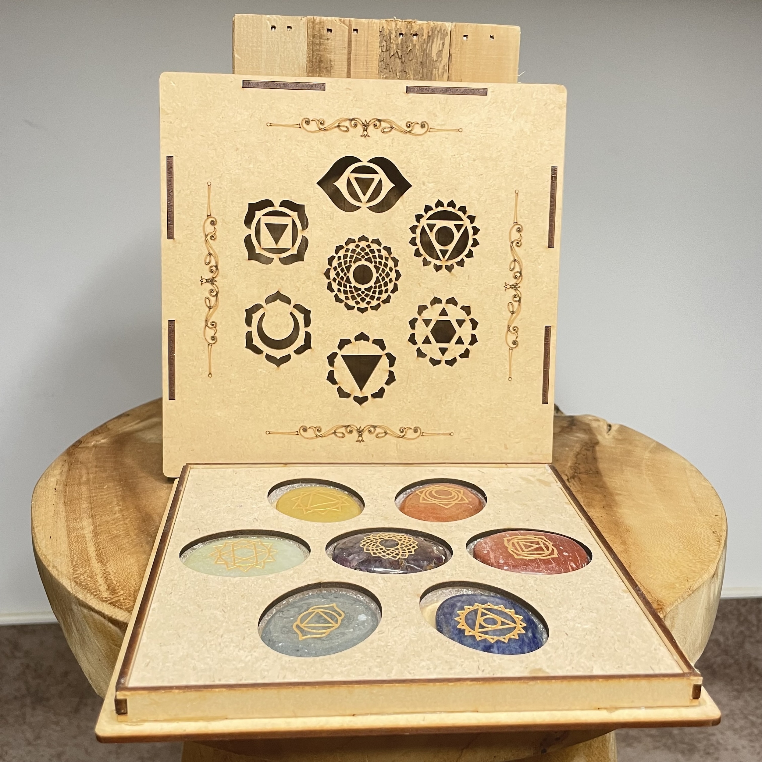 BOITE-GALETS-CHAKRAS-1-PIERRES-DU-MONDE-VOSGES