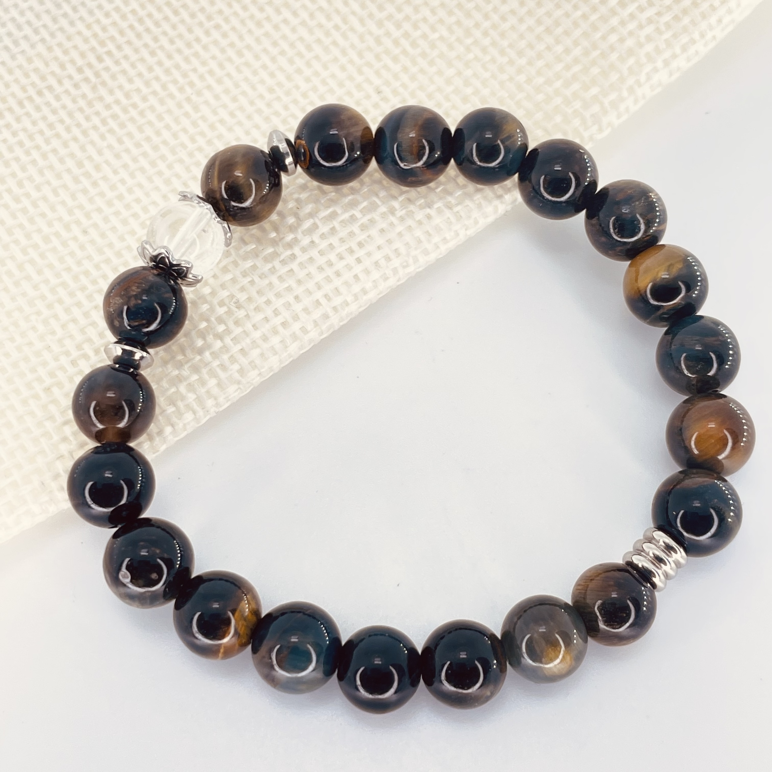 Bracelet perles 8mm Oeil de Faucon avec perle de quartz