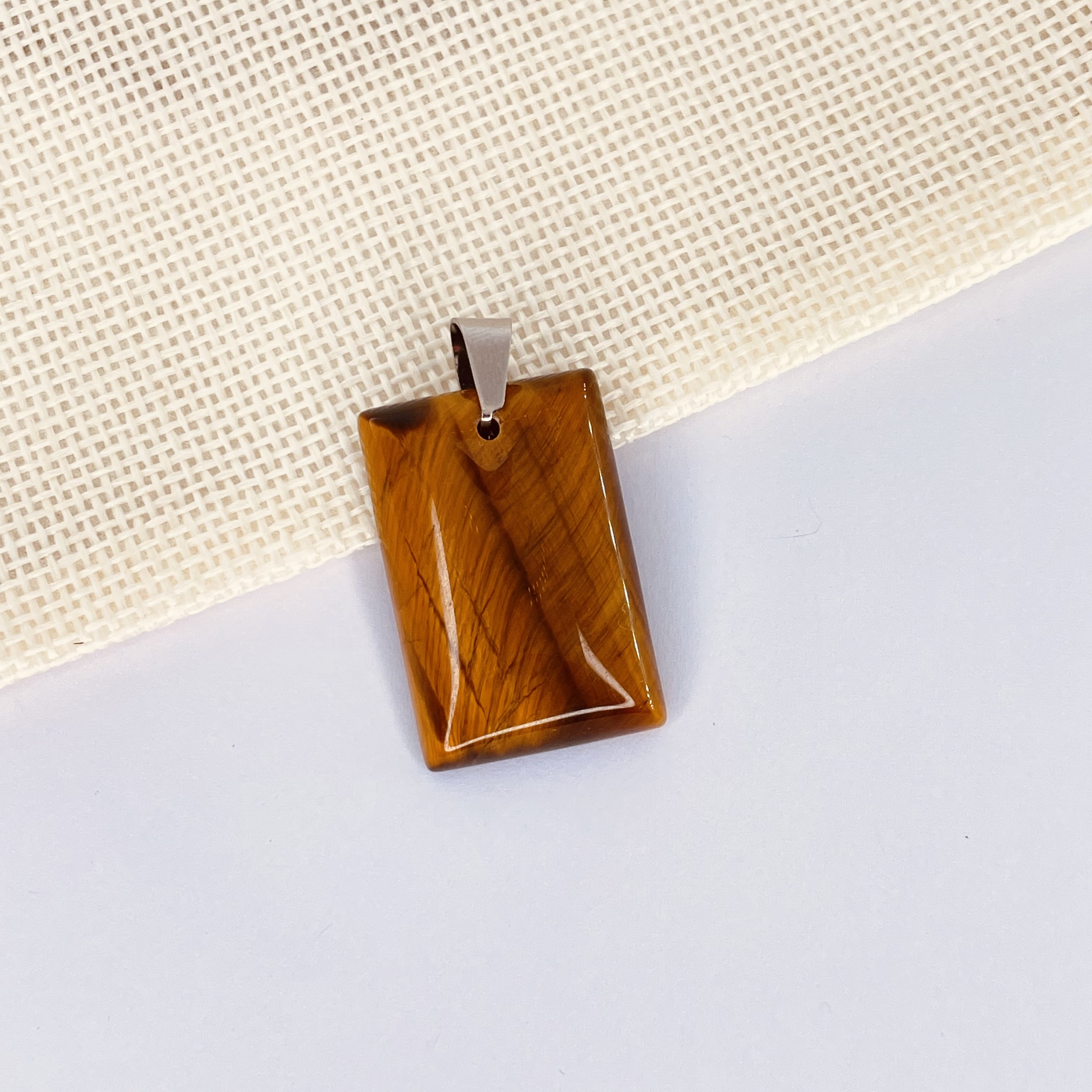 Pendentif Oeil de tigre en pierre naturelle forme rectangle bélière acier