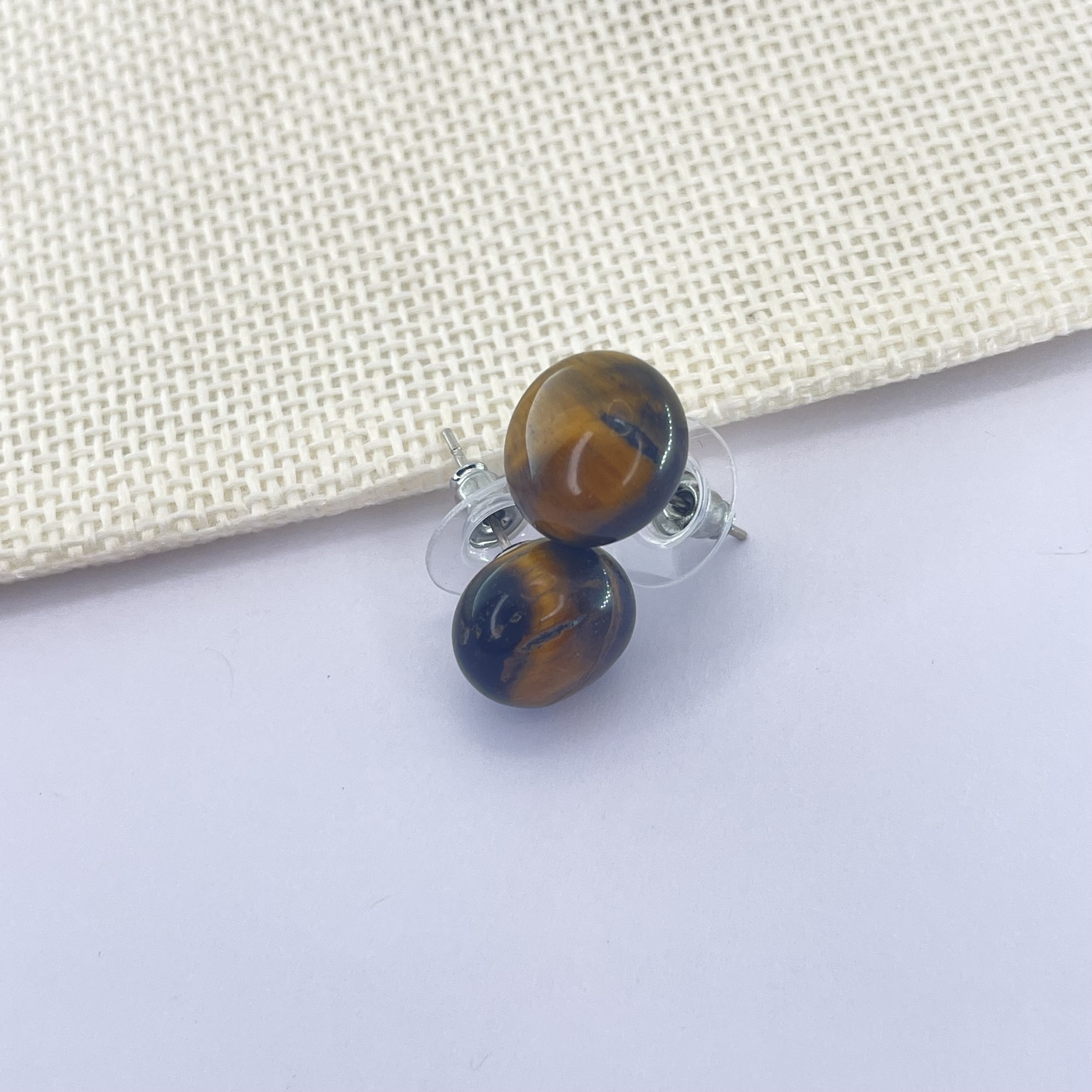 BOUCLE-OREILLE-OEIL-TIGRE-RONDE-PLATE-PIERRES-DU-MONDE-VOSGES