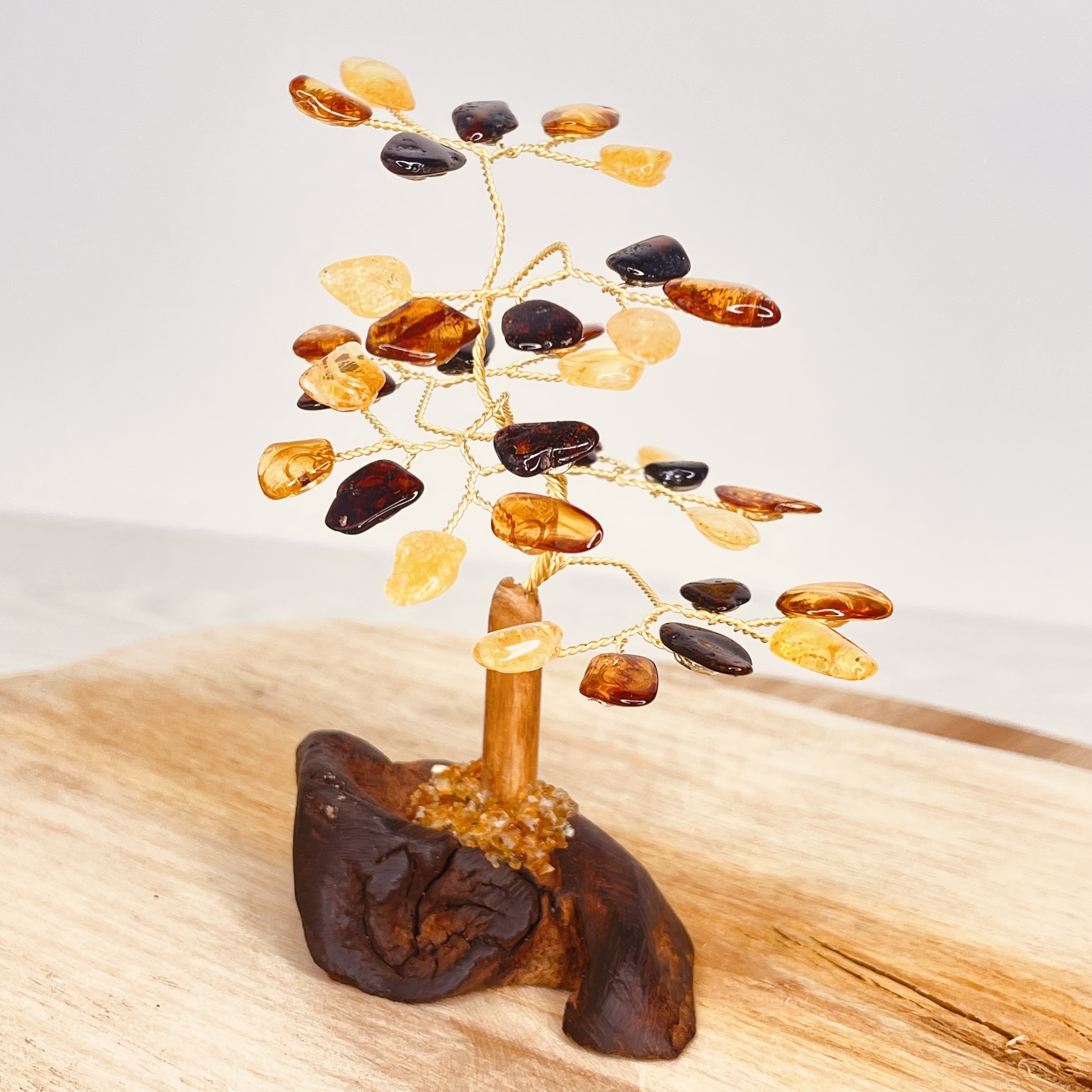 Arbre de vie en ambre multicolores avec pied en bois petit modèle hauteur 8cm environ