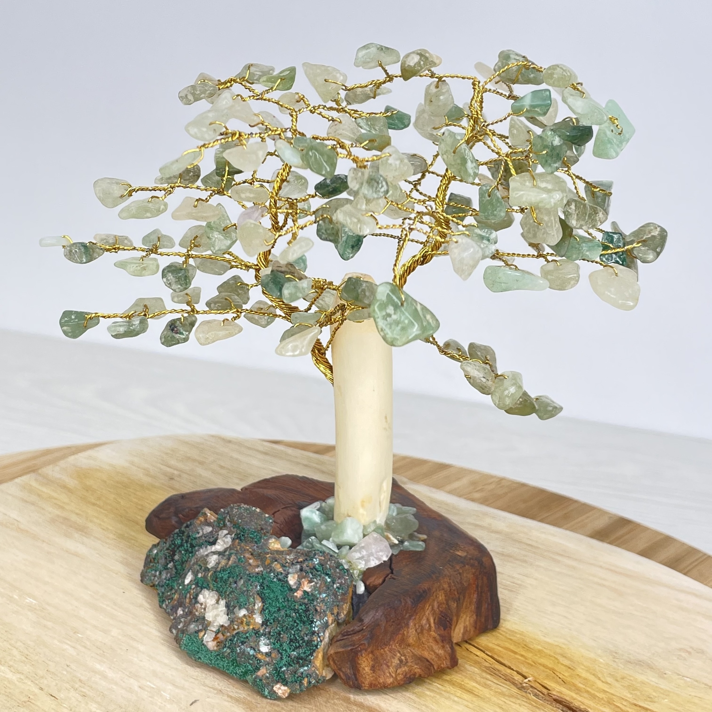 Arbre de vie en aventurine avec pied en bois modèle 13cm de haut environ