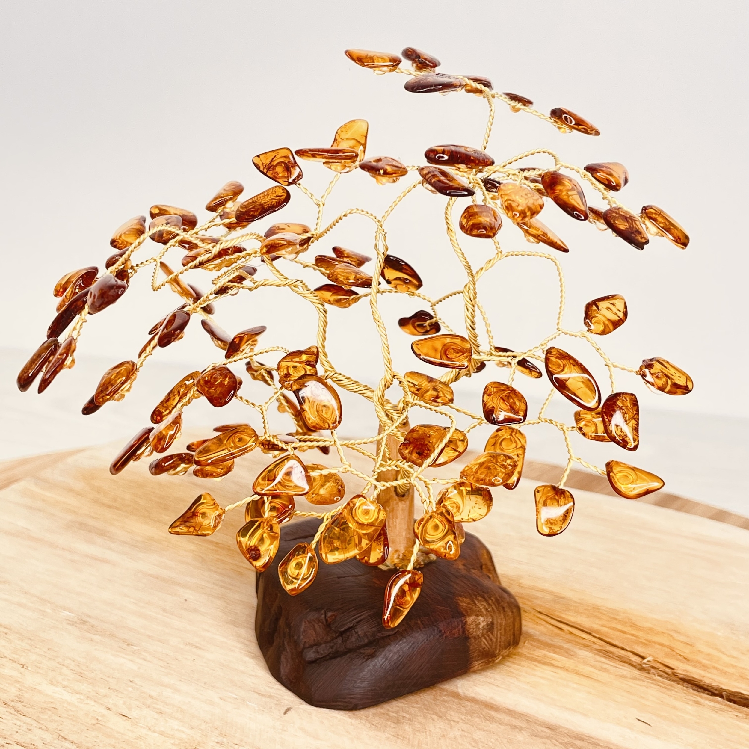Arbre de vie en ambre COGNAC avec pied en bois hauteur 11 cm environ