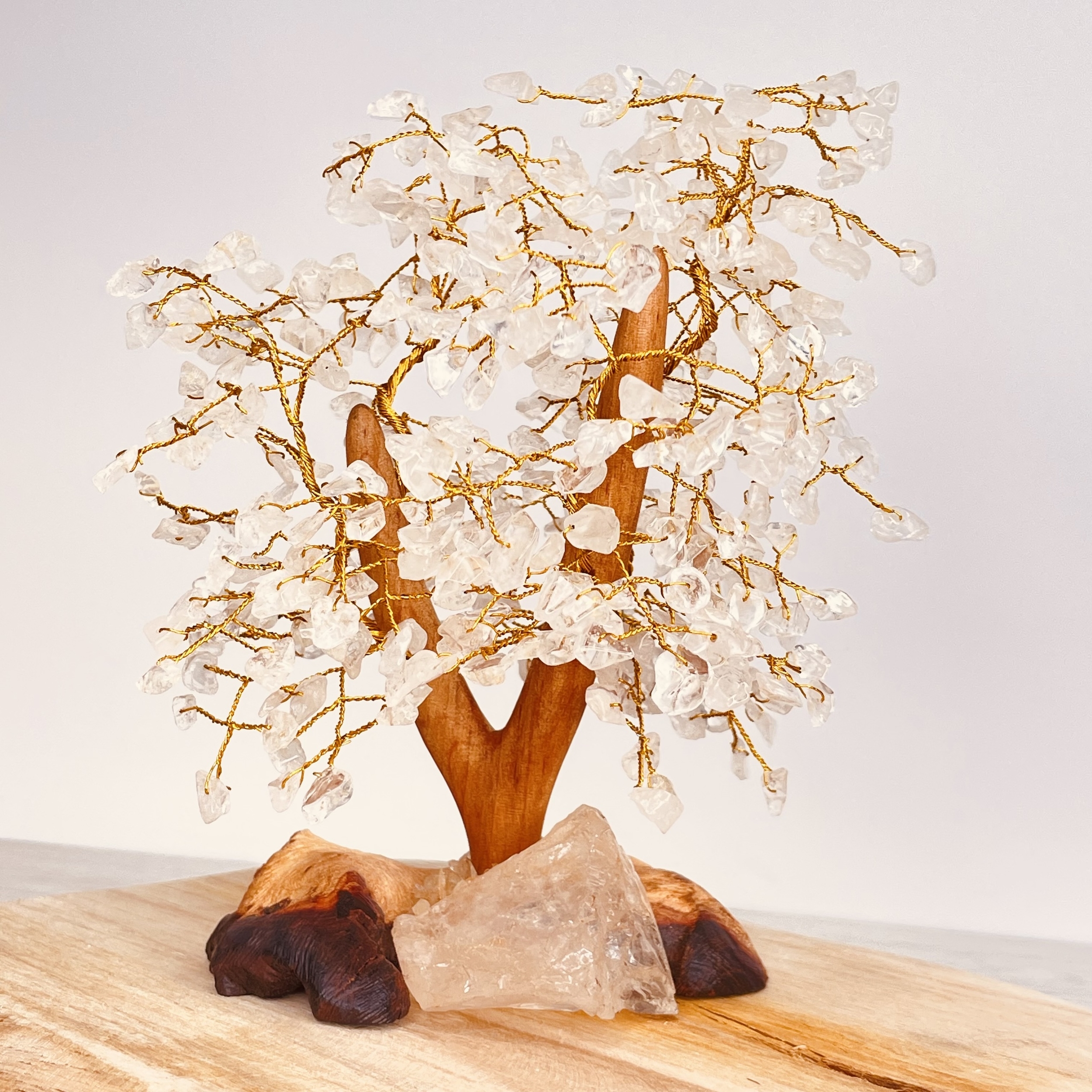 Arbre de vie en cristal de roche/quartz blanc avec pied en bois hauteur 20 cm environ