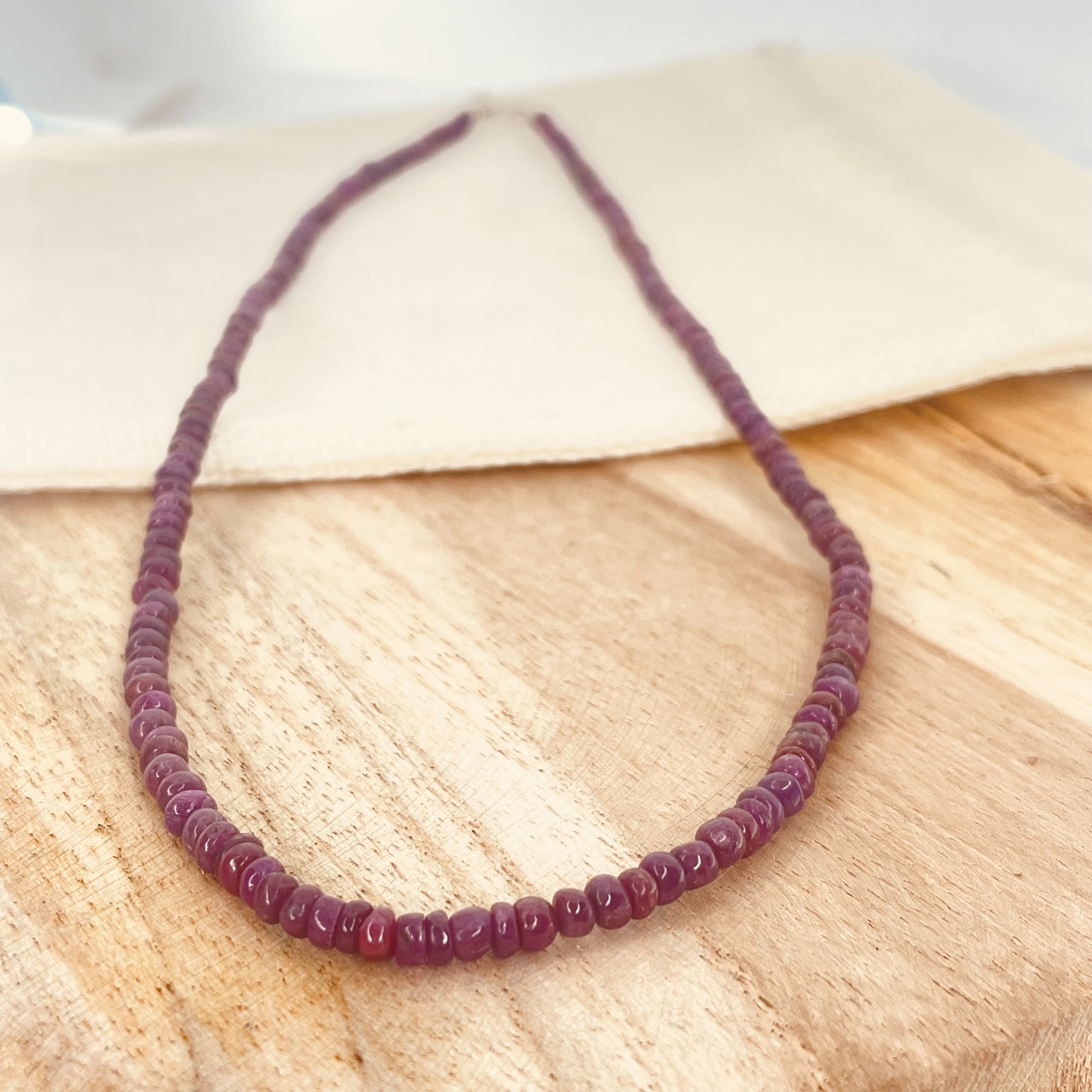 Collier Rubis en pierre naturelle perle plate