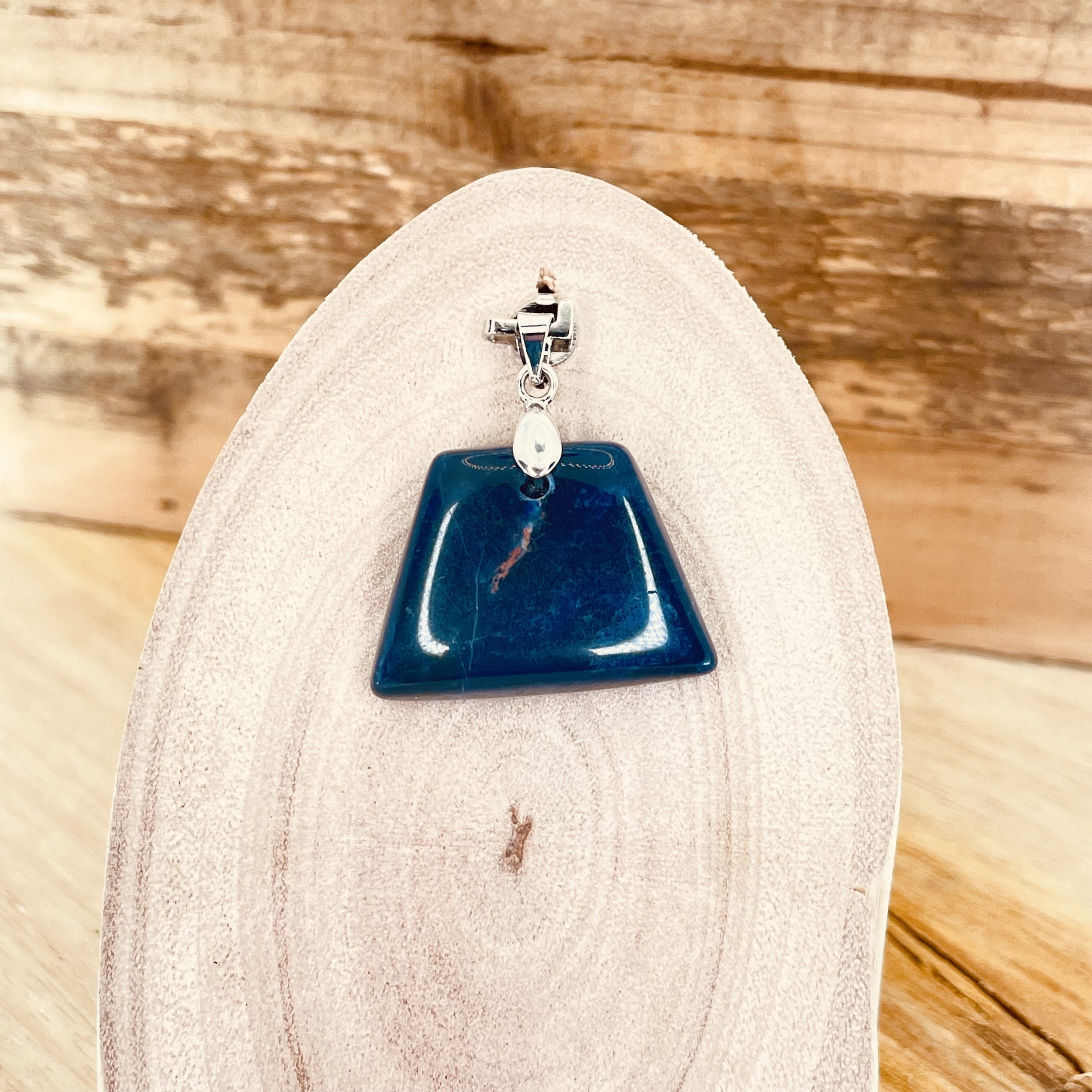 Pendentif Sodalite en pierre naturelle belière acier