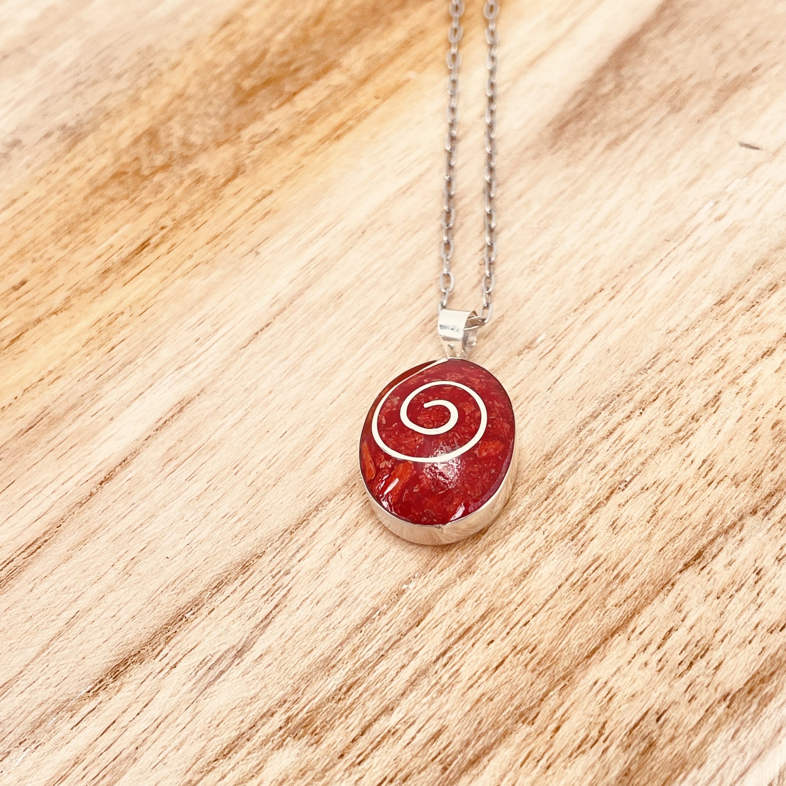 PENDENTIF-SPIRAL-CORAIL-PIERRES-DU-MONDE-VOSGES