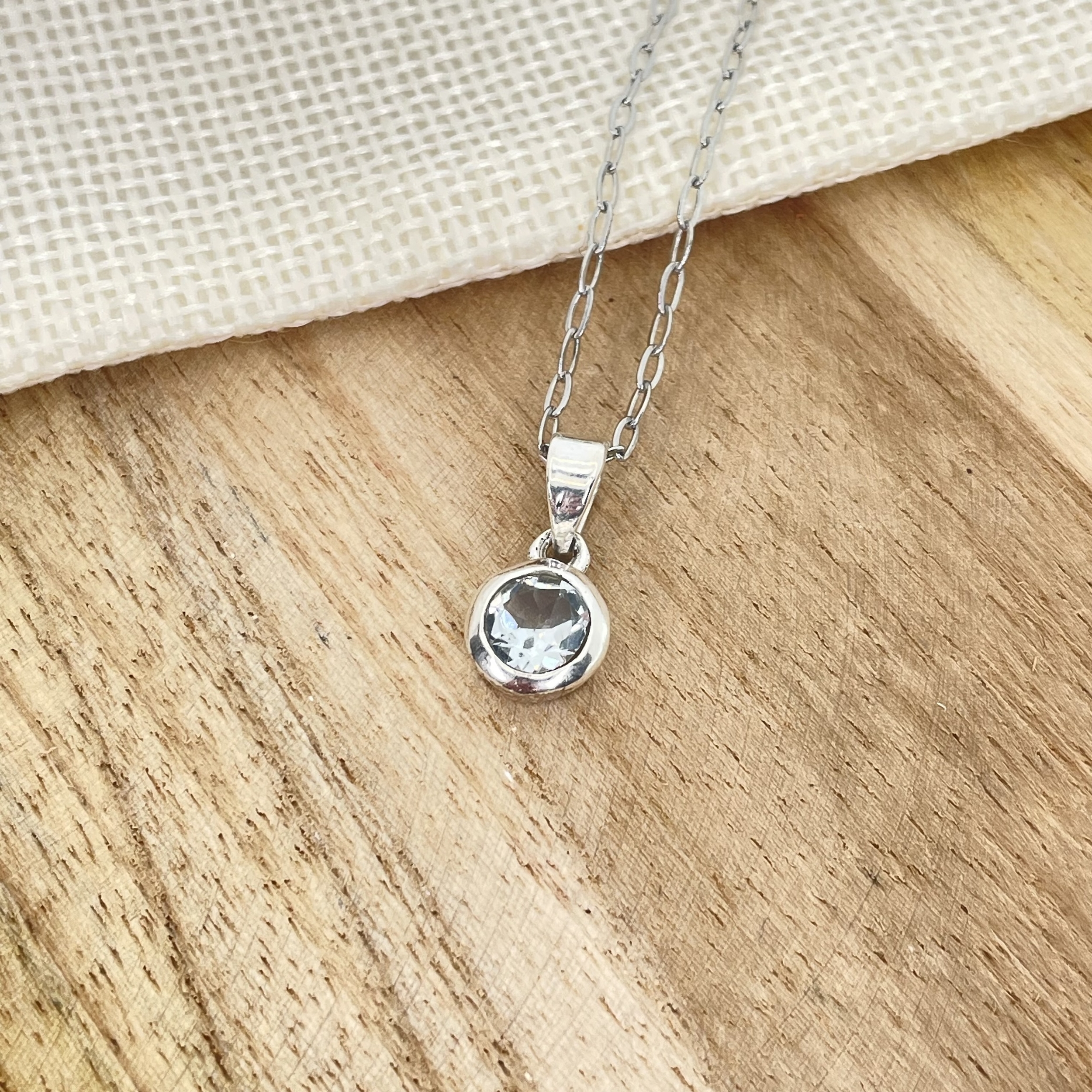 Pendentif Aigue-marine forme ronde montage argent (chaine non comprise)