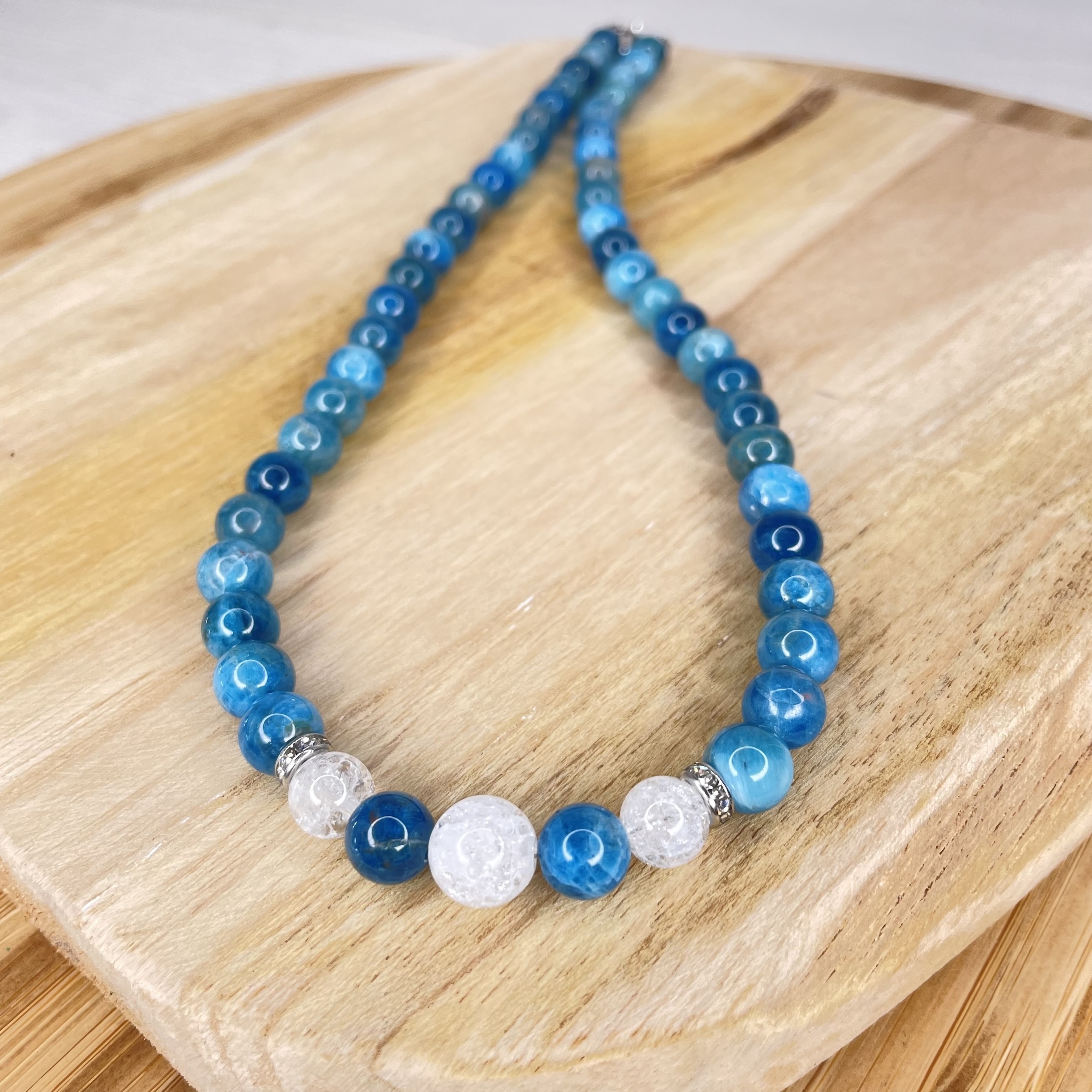 Collier d\'Apatite et Quartz blanc craquelé en pierre naturelle perle ronde 8mm