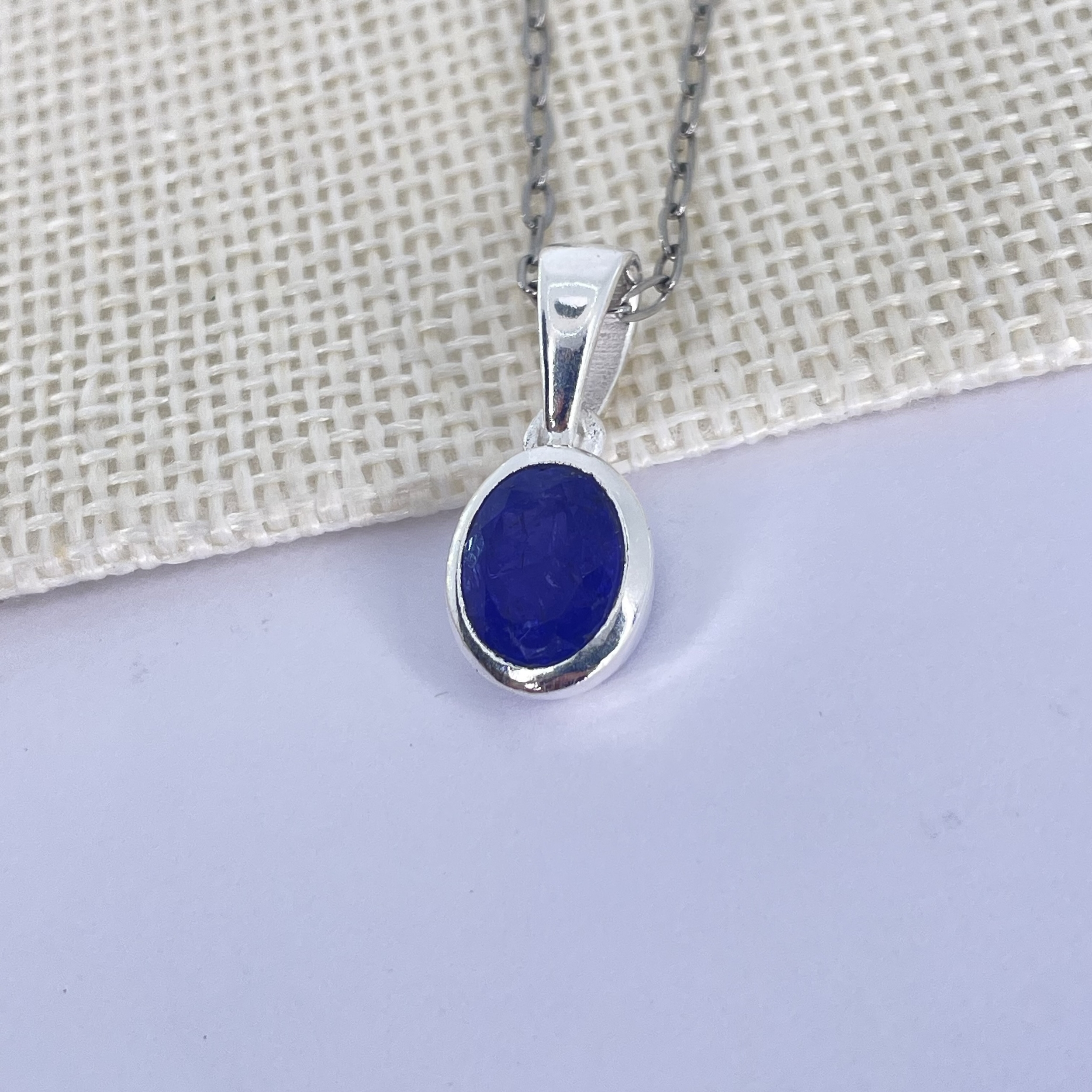 Pendentif Tanzanite pierre taillé montage argent forme ovale