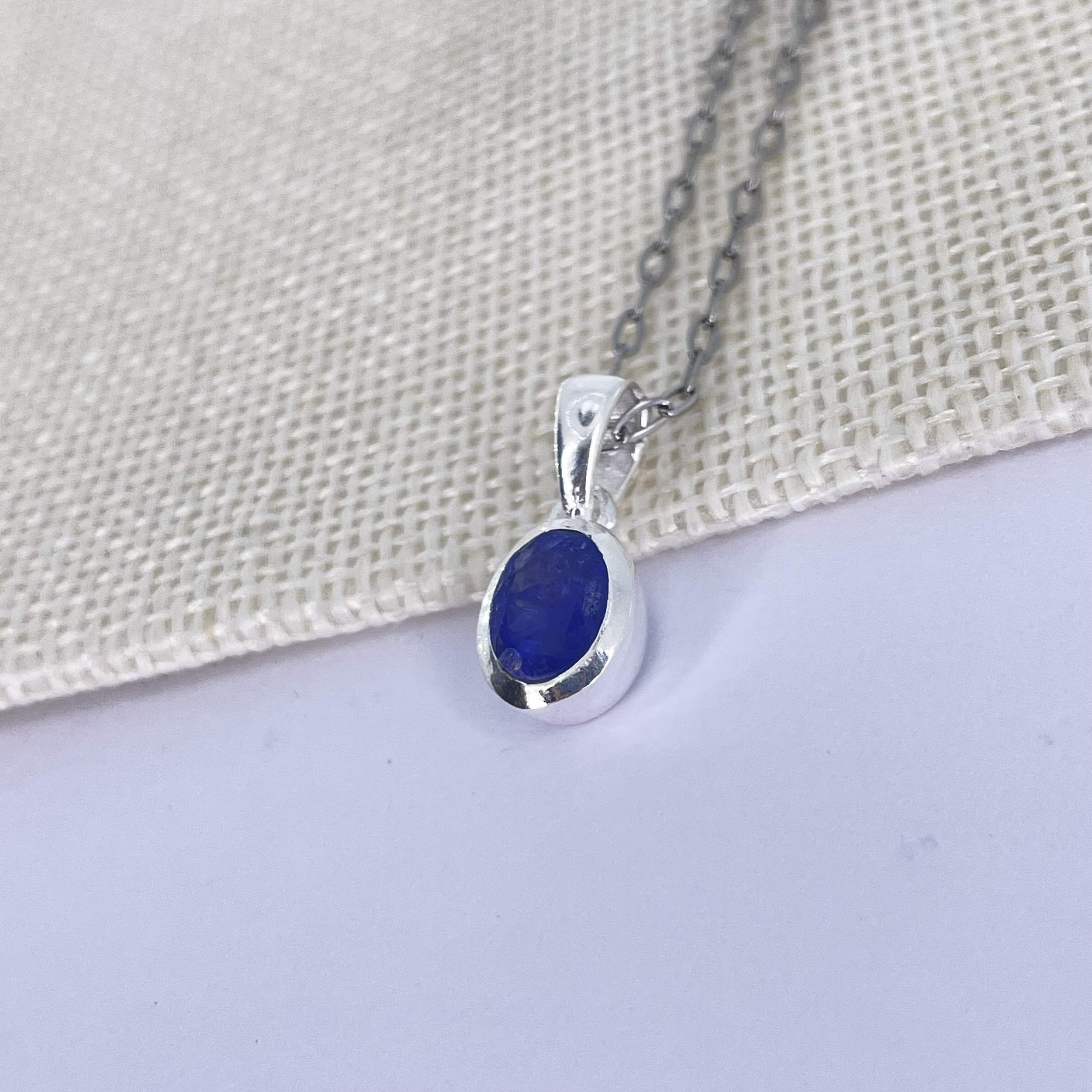 Pendentif Tanzanite pierre taillé montage argent forme ovale